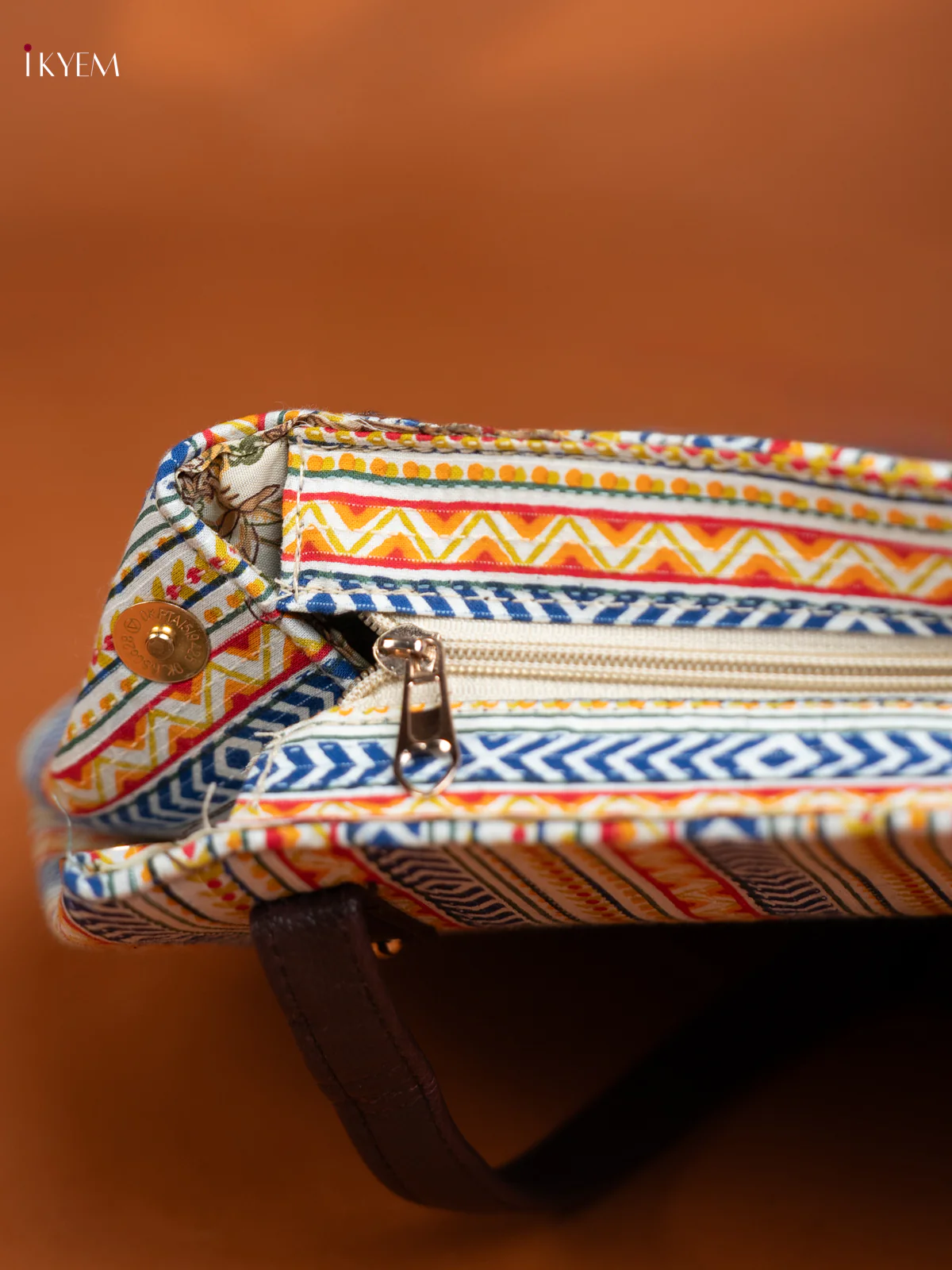 Ikat Design Shoulder Bag with Coin Pouch - Multicolour - KE16388 - Image 4