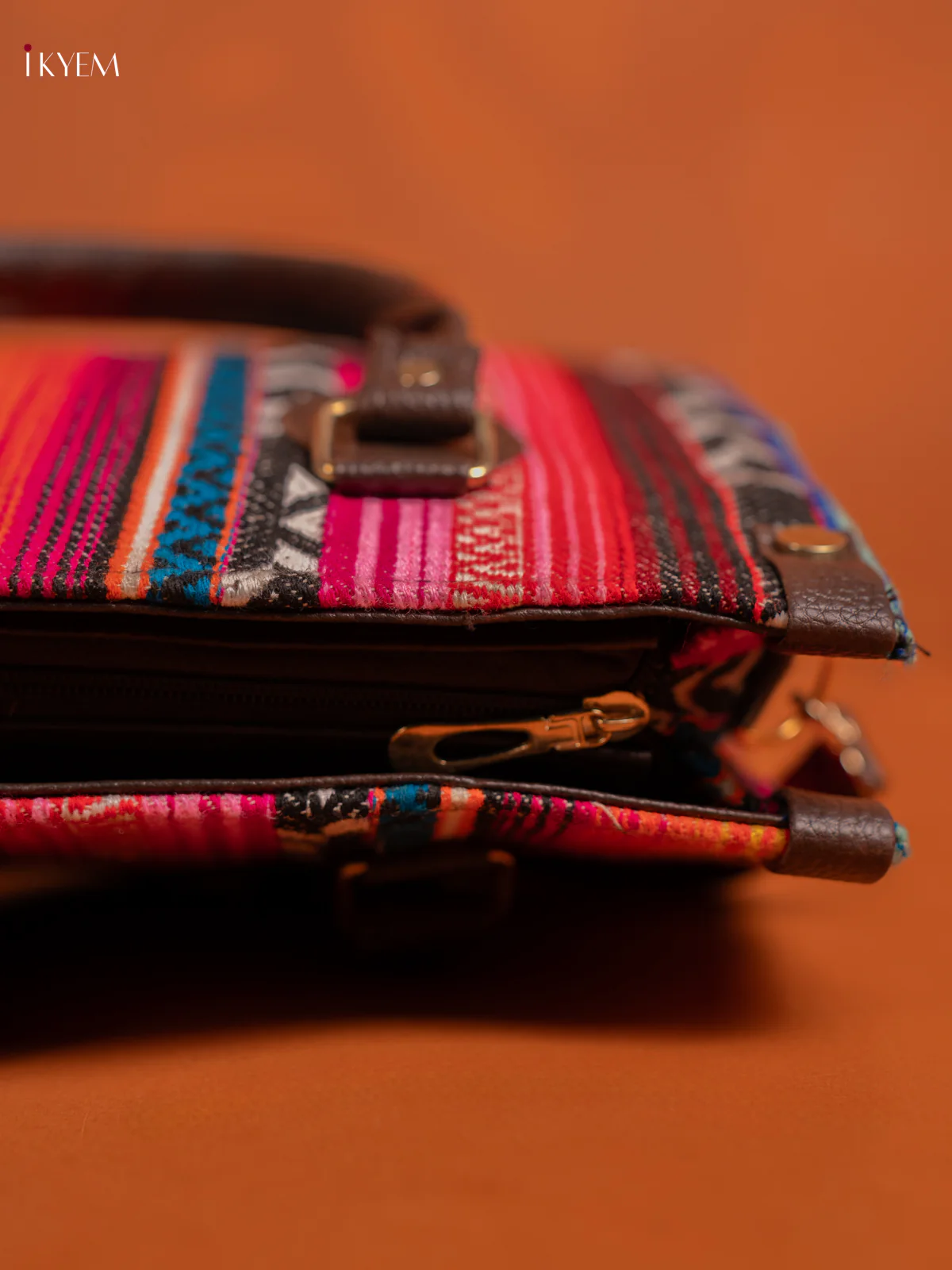 Jacquard Handbag and Leather Sling & Small Pouch with 1 compartment - Multicolour - KE16426 - Image 4