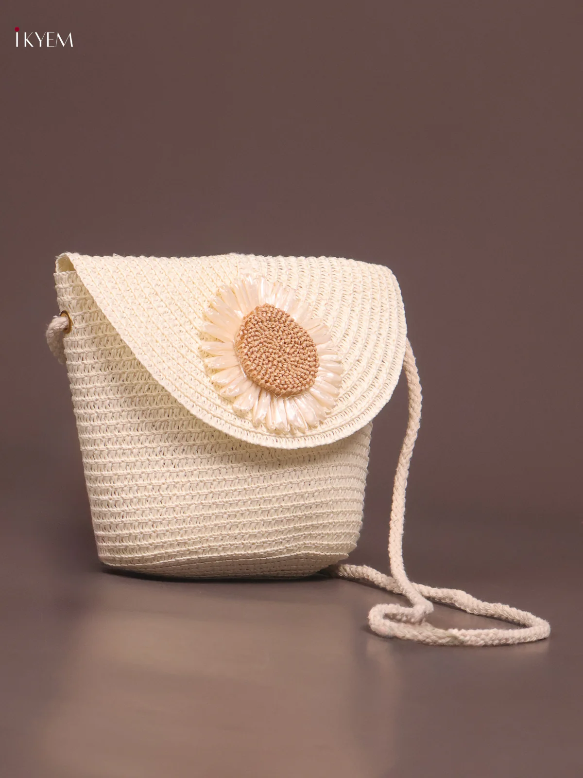 Flap Beach Bag Floral Design White - Image 2