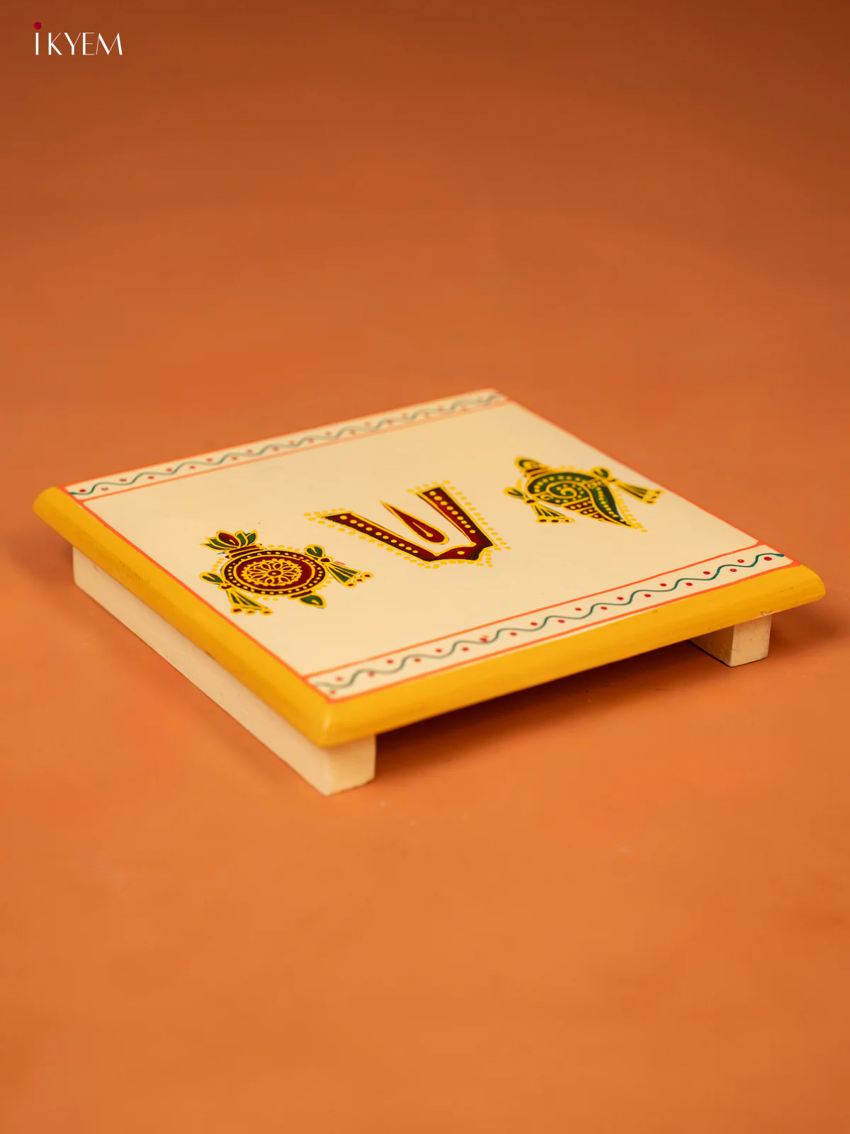 Wooden Handpainted Chawki 8*8 - Shanku chakra namam - KE27127 - Image 3