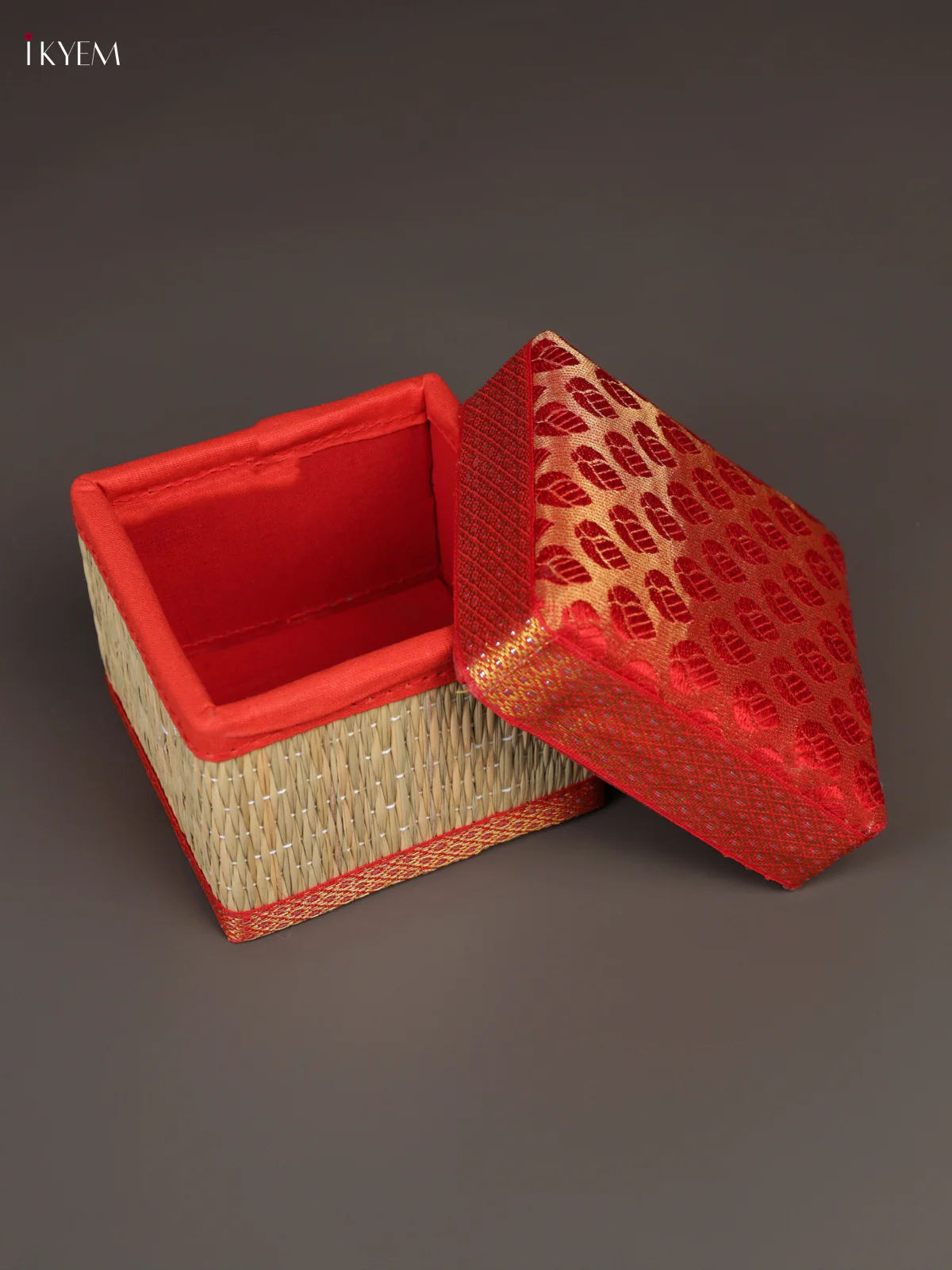 Square Korai Box With Banarasi Fabric Top - Red - KEA2813 - Image 2