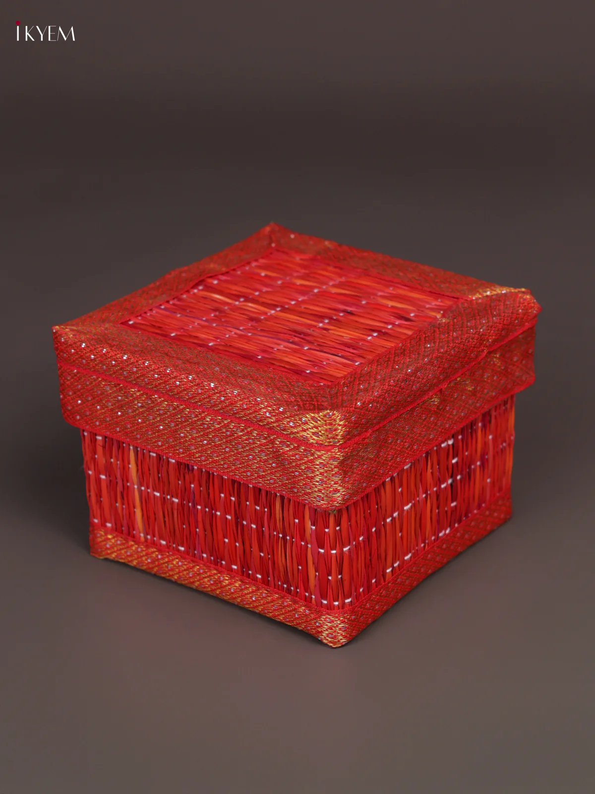 Square Korai Box With Zari Borders - Red - (4×4) - KEA2819