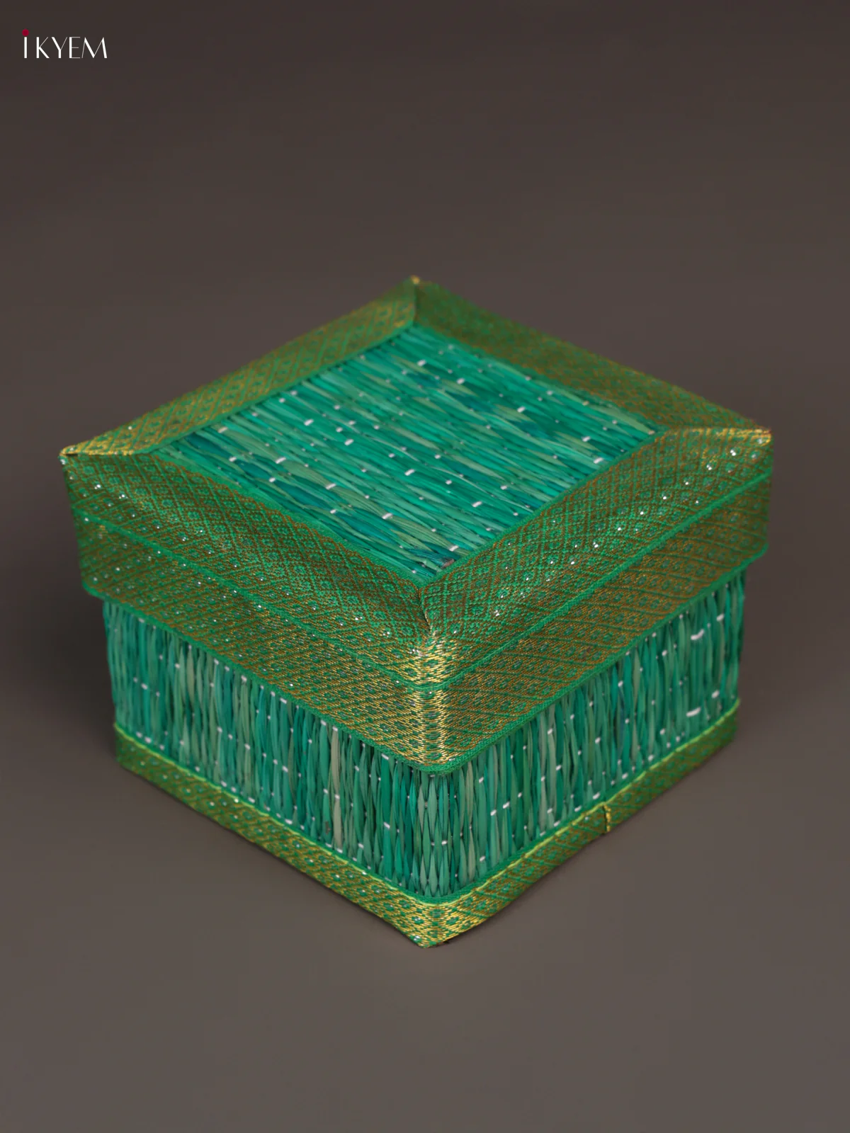 Square Korai Box With Zari Borders - Green - (4×4) - KEA2821