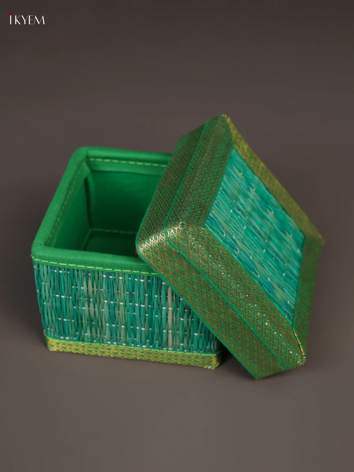 Square Korai Box With Zari Borders - Green - (4×4) - KEA2821 - Image 2