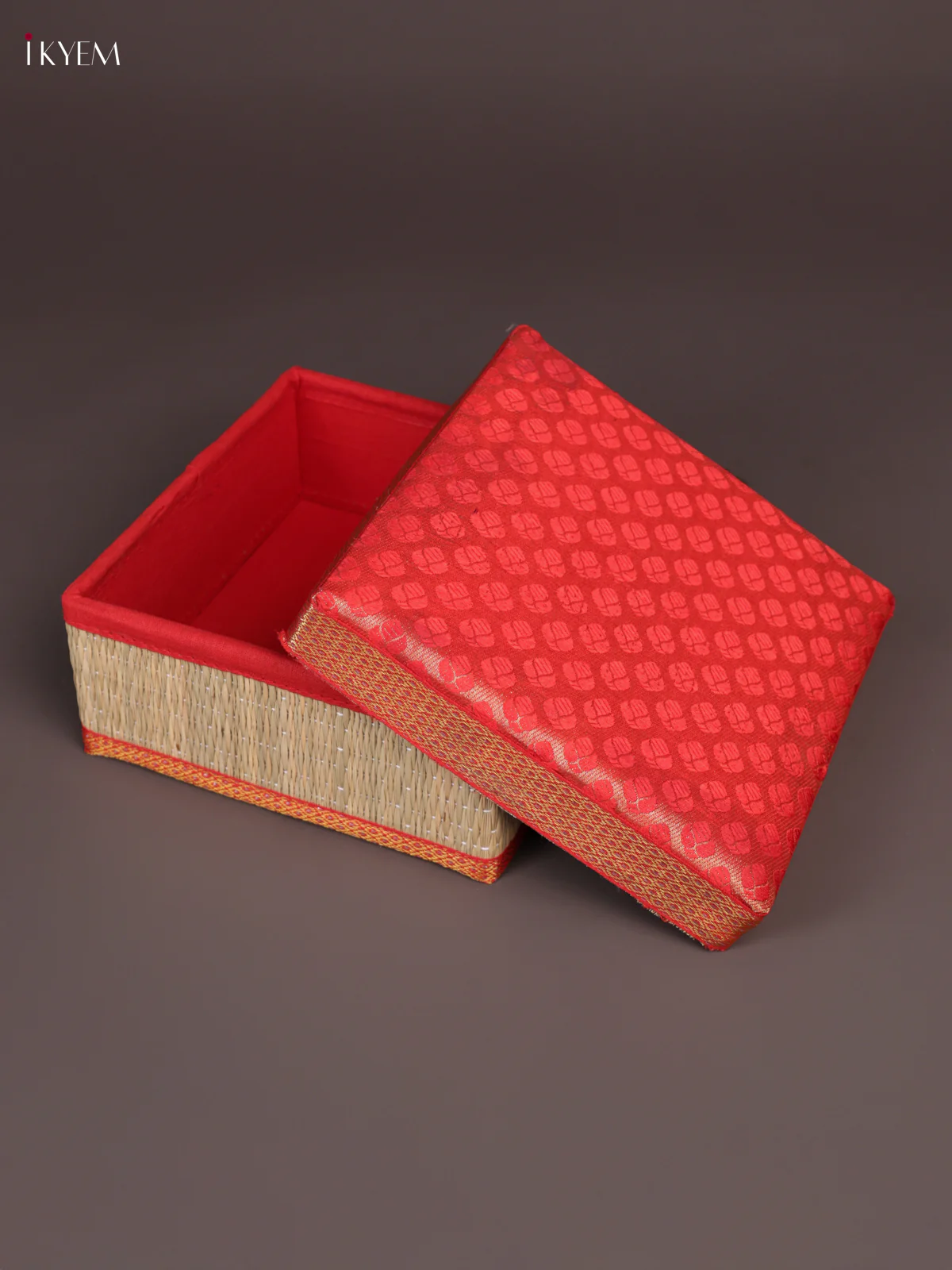 Square Korai Box With Banarasi Fabric Top - Red - KEA2829 - Image 2