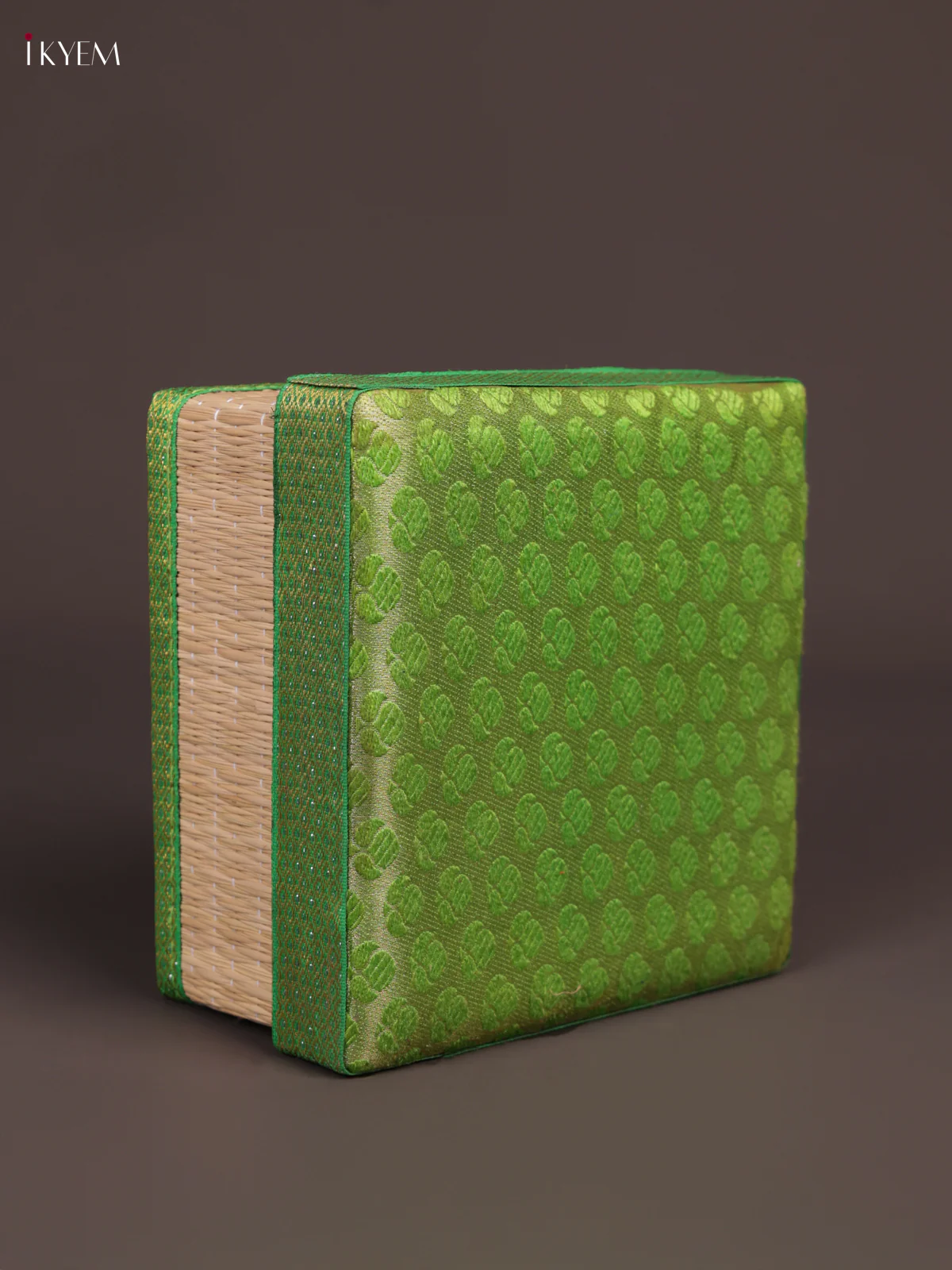 Square Korai Box With Banarasi Fabric Top - Cream & Green - KEA2846 - Image 3