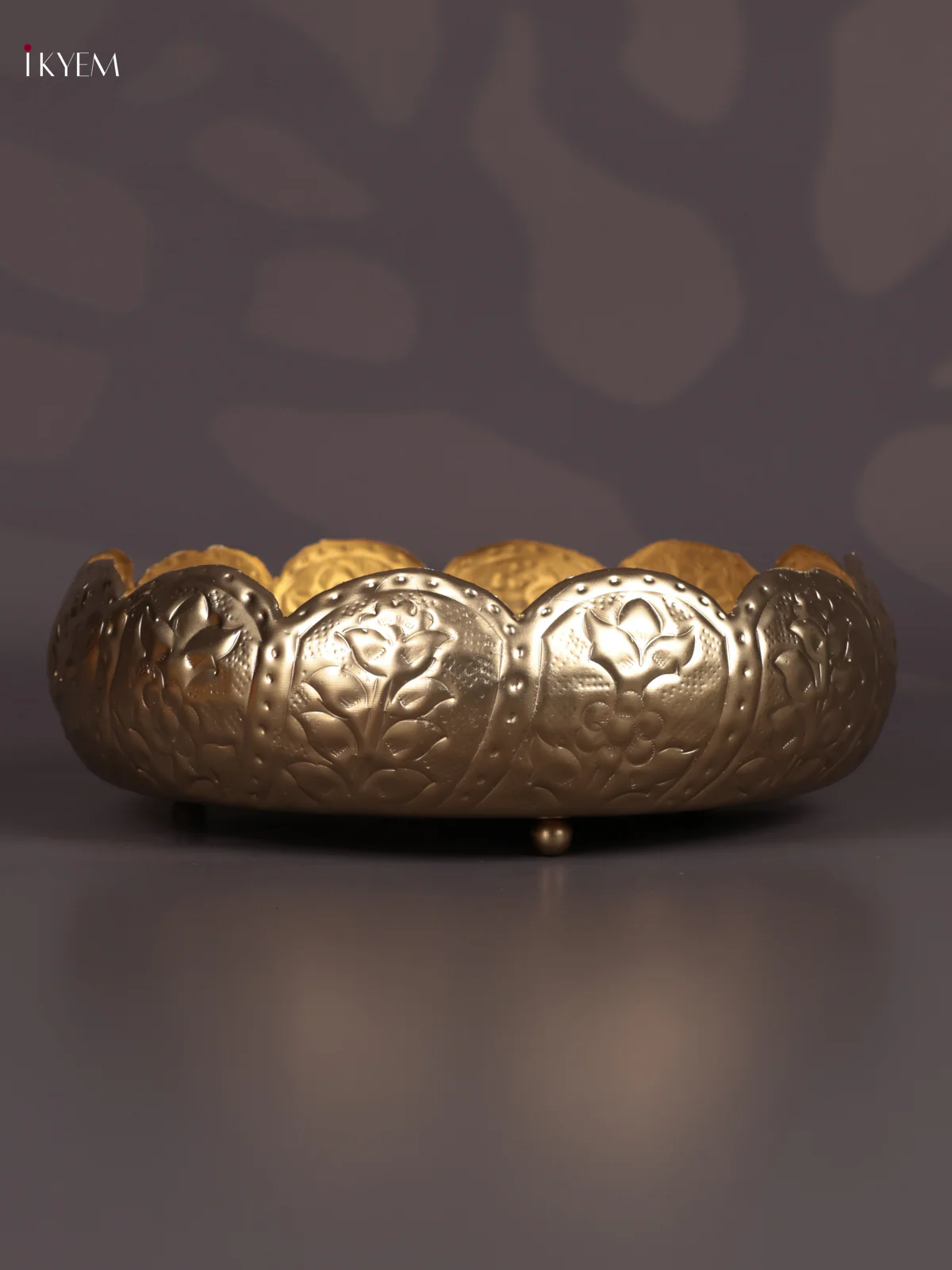Metal Brass coating Leaf Urli 10*10 - KEB21002 - Image 2