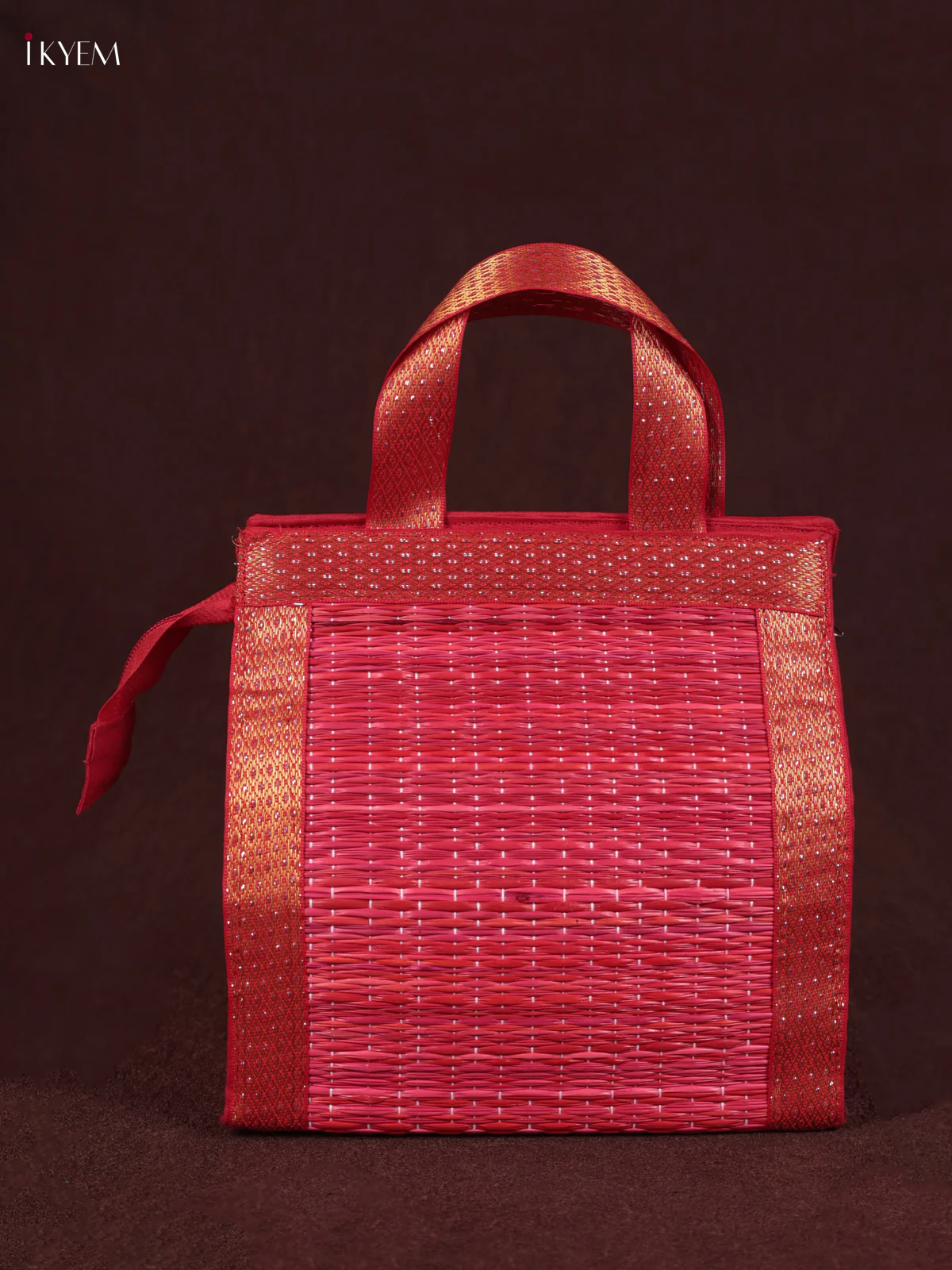 Korai Handbag - Red With Zip - (8×8) - KEB24036