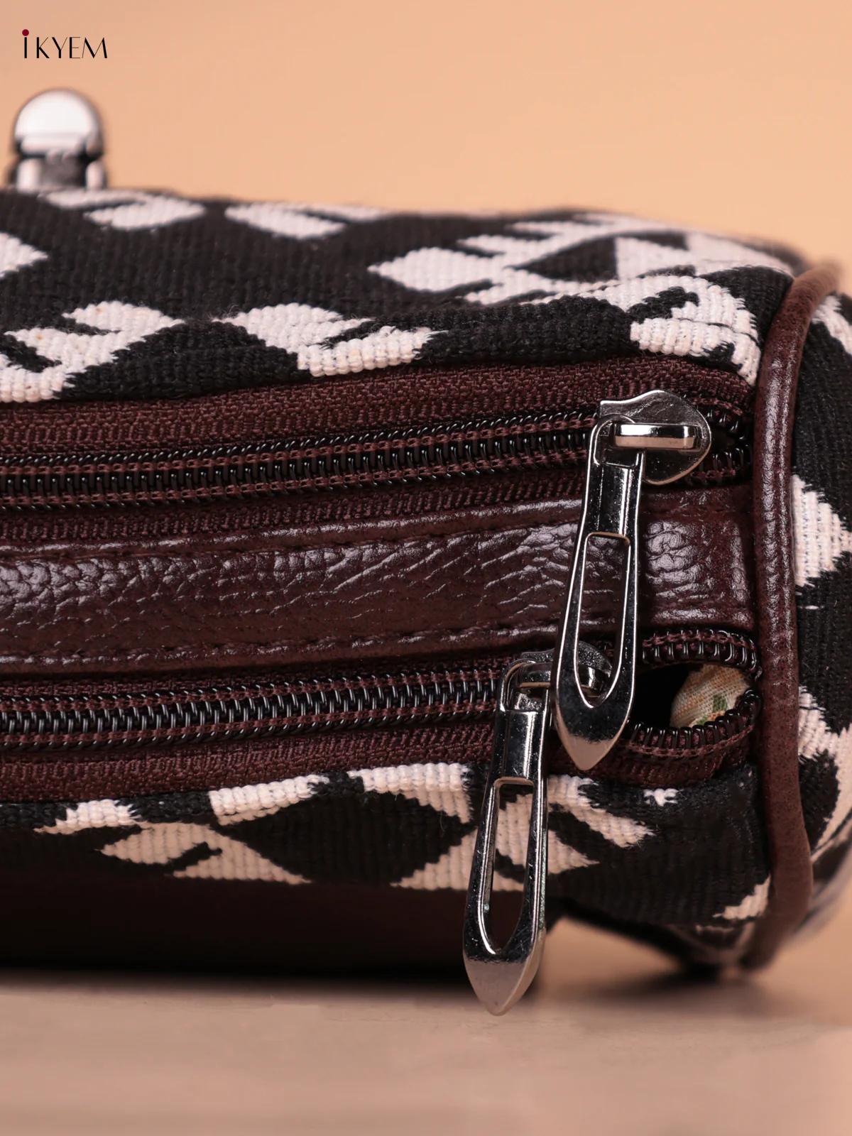 Printed Sling Bag - Black&white - Image 3