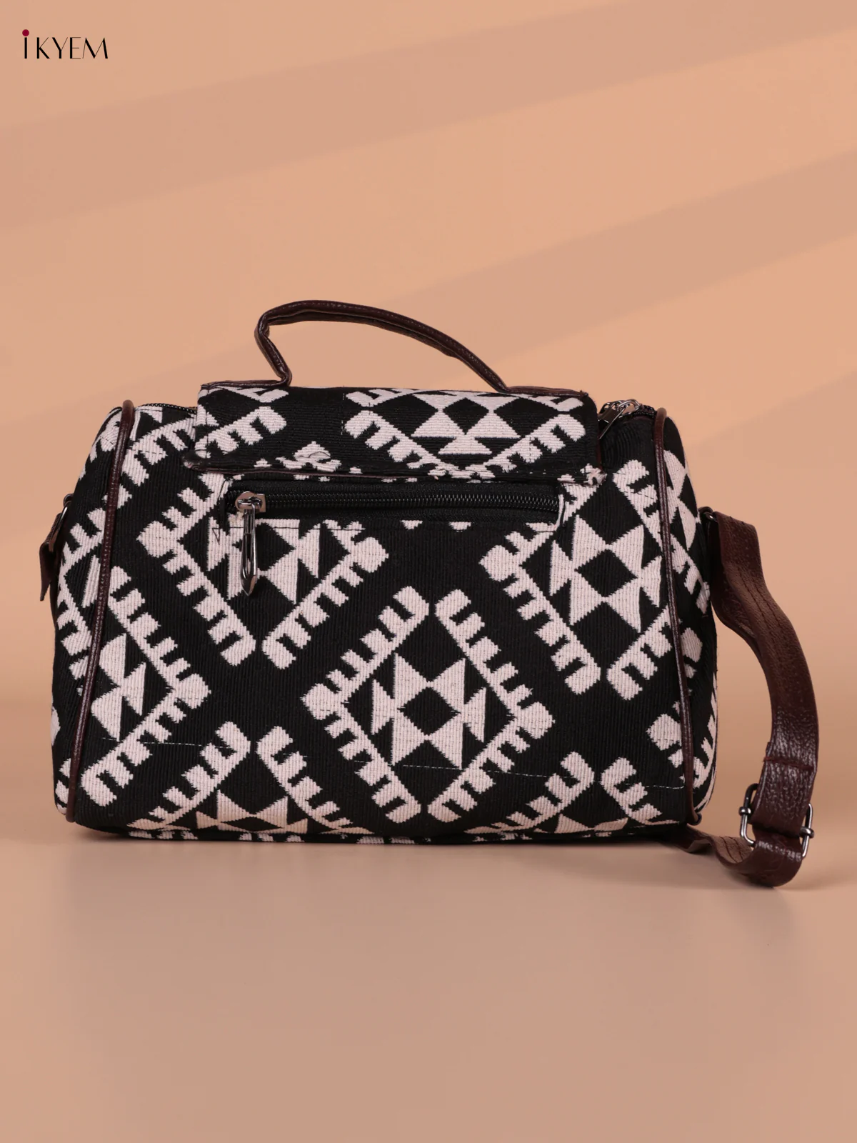 Printed Sling Bag - black&white - Image 2