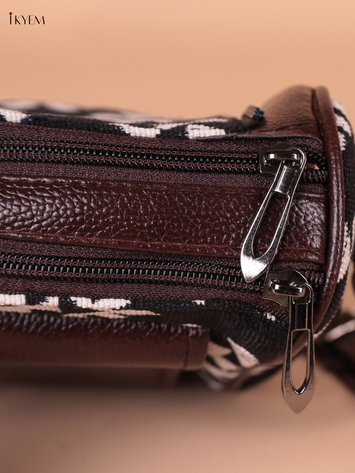 Printed Sling Bag - black&white - Image 3