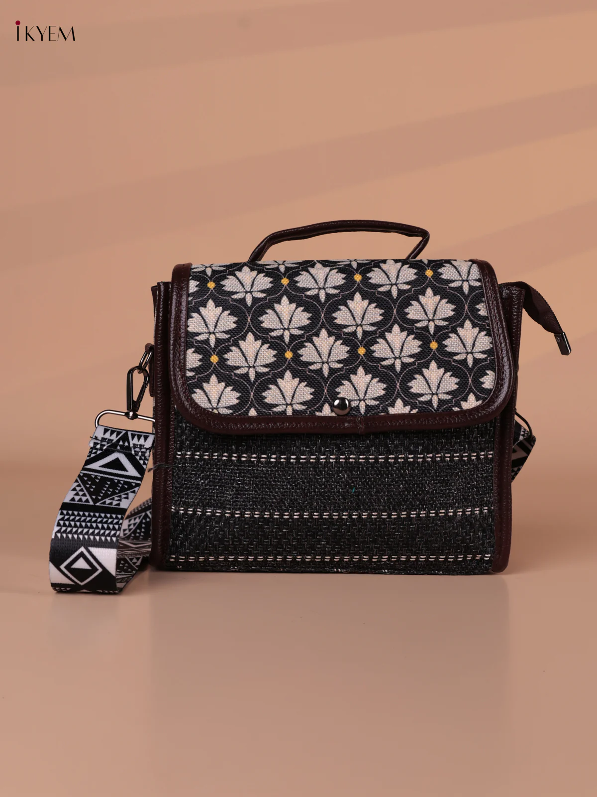 Printed Sling Bag - black