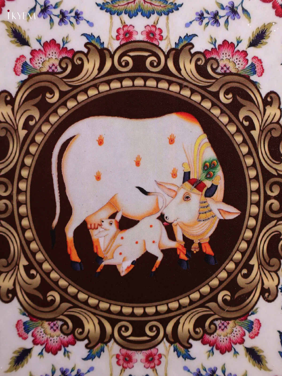 Cow & Claf - Printed Brass Coated Plate With Hook Cream - 8 inch - Image 2