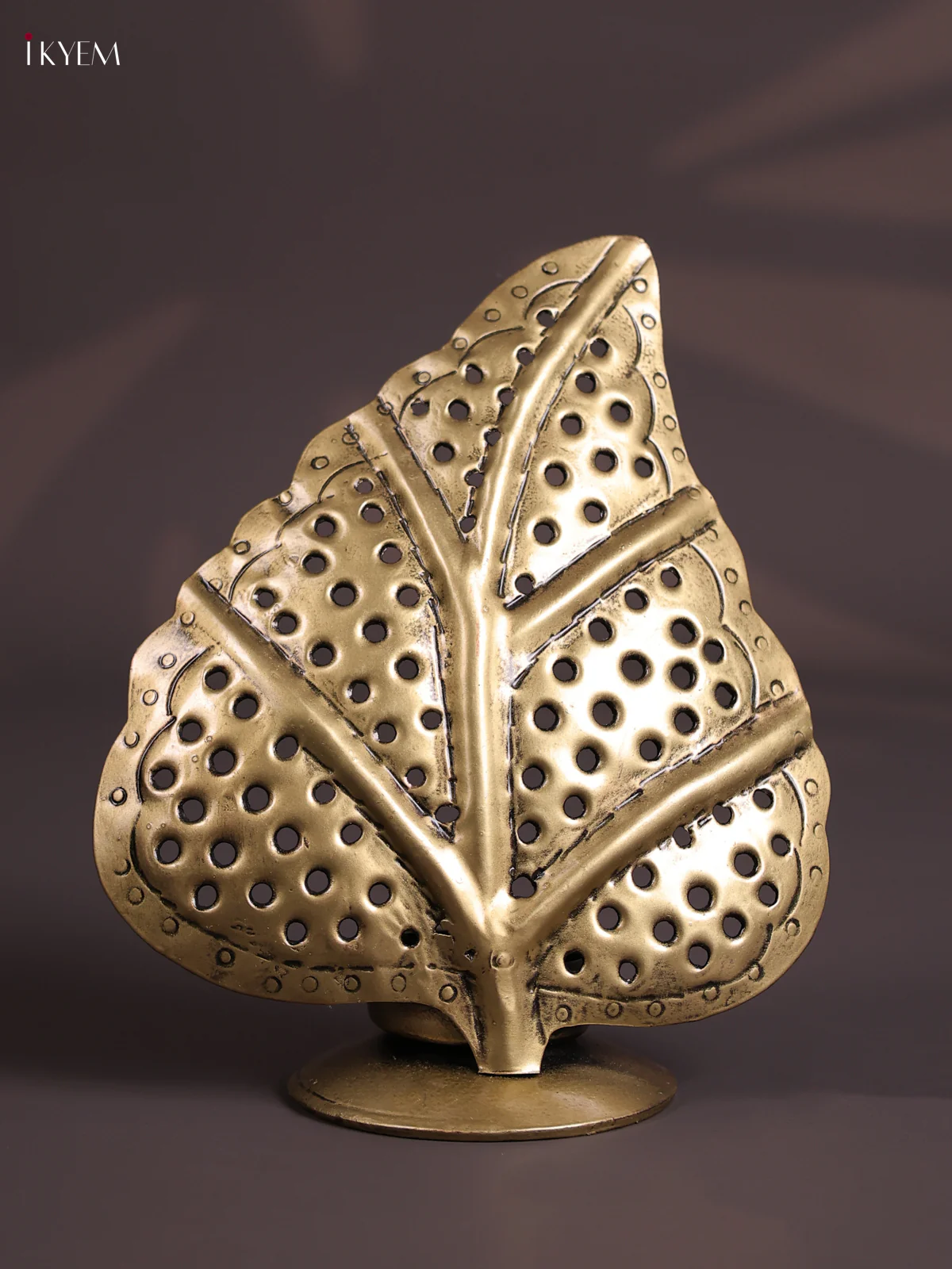Metal leaf candle Holder