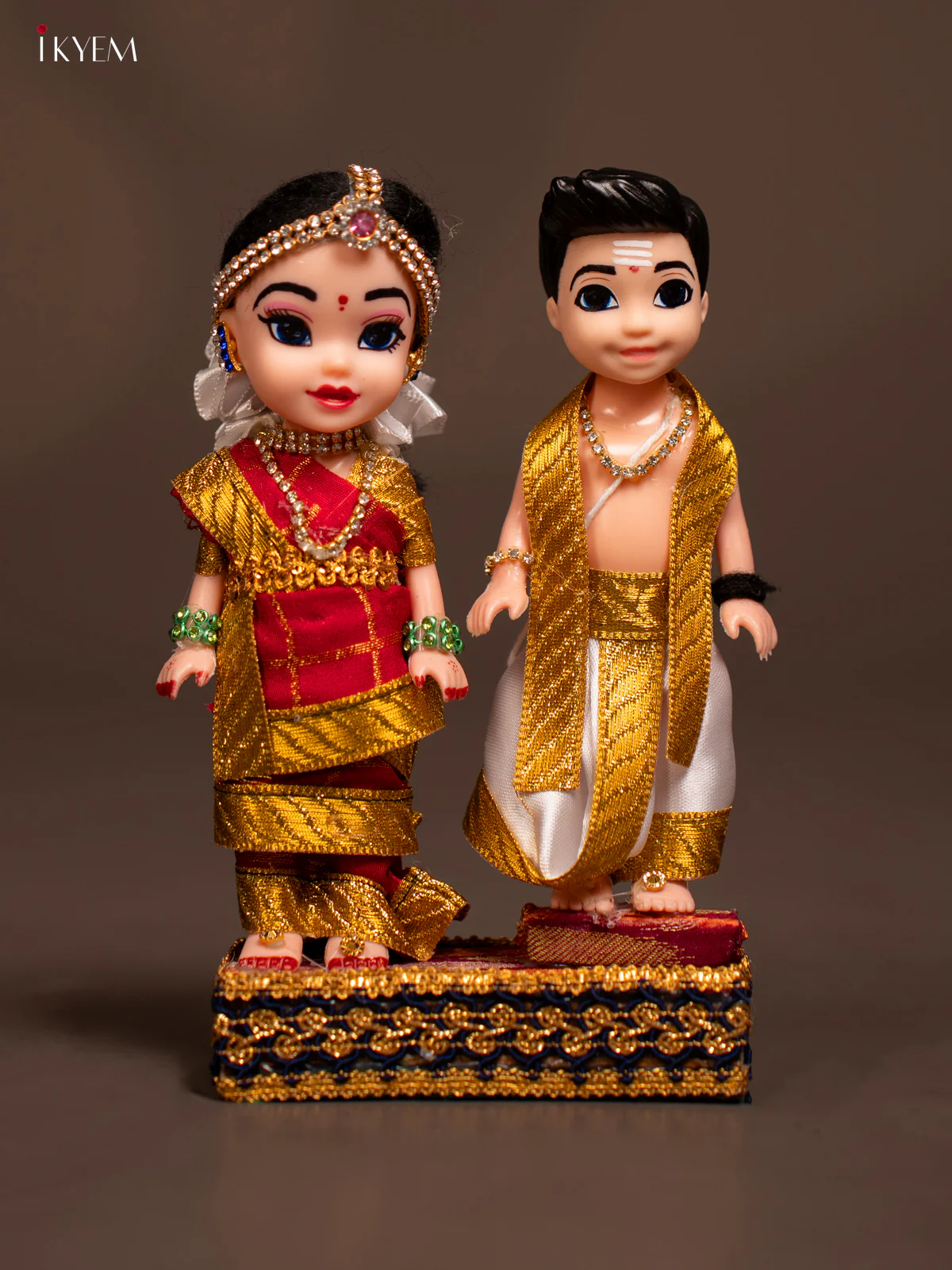 Iyer Couple - Golu Display Doll - 7 Inch - Red & White - KF04183