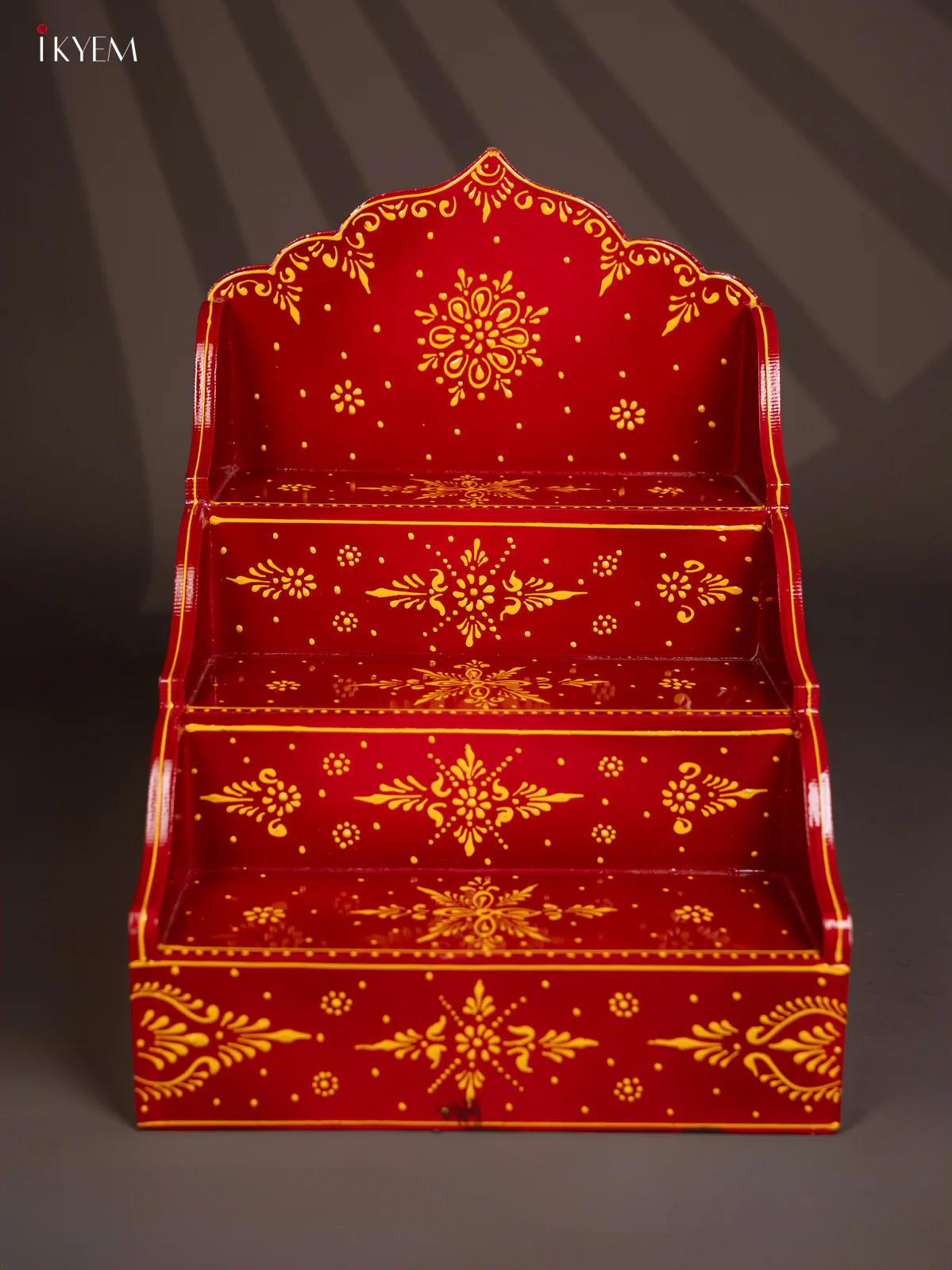 WOODEN HANDPAINTED 3 STEPS GOLU PADI -RED - KG01117