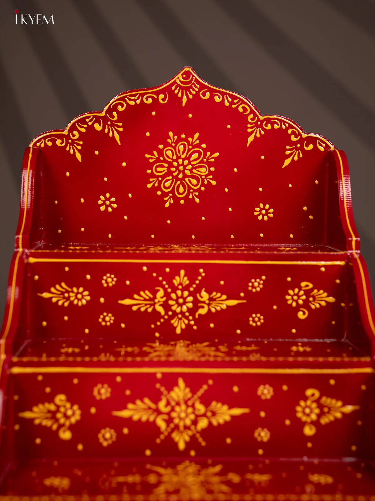 WOODEN HANDPAINTED 3 STEPS GOLU PADI -RED - KG01117 - Image 2