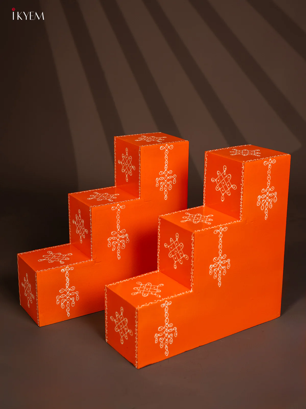 WOODEN HANDPAINTED 3 STEP DIYA PADI (set of 2) - ORANGE - KG01123 - Image 3
