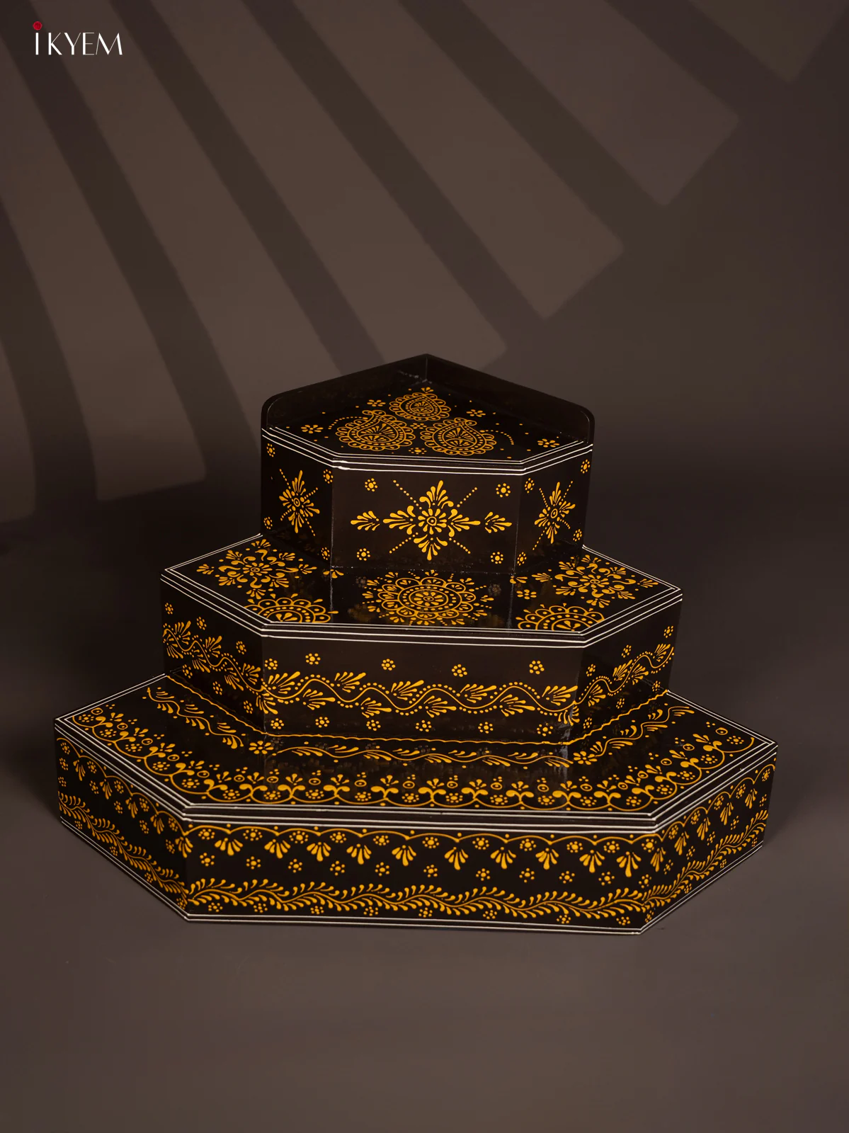 WOODEN HANDPAINTED 3-STEP GOLU PADI - COFFEE BROWN - KG01128