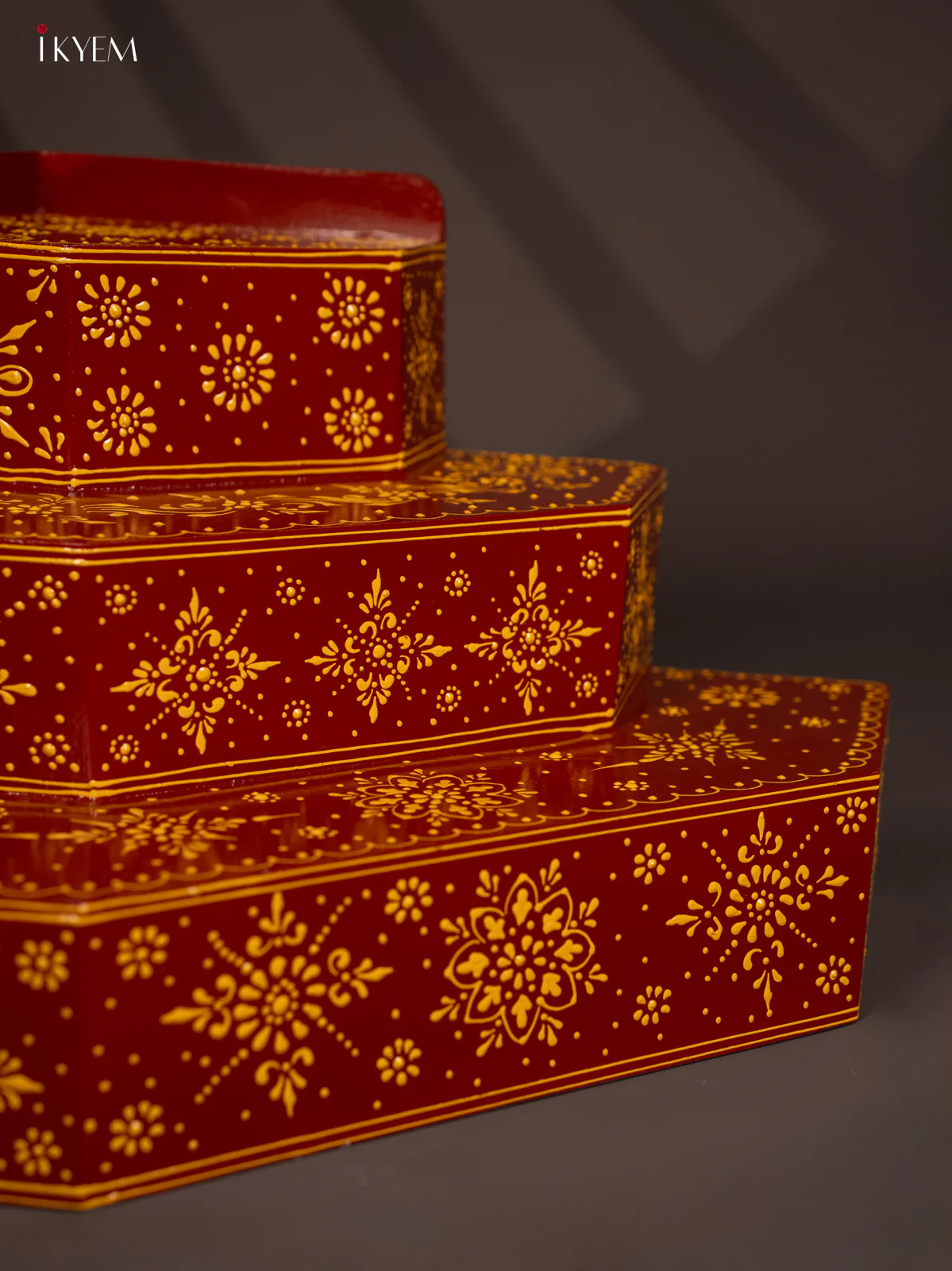 WOODEN HANDPAINTED 3-STEP GOLU PADI - Maroon - KG01129 - Image 3