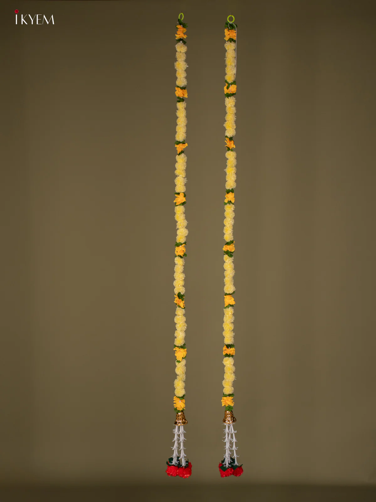 Artificial flowers Toran - yellow with off-white - 58 Inch - KG04132
