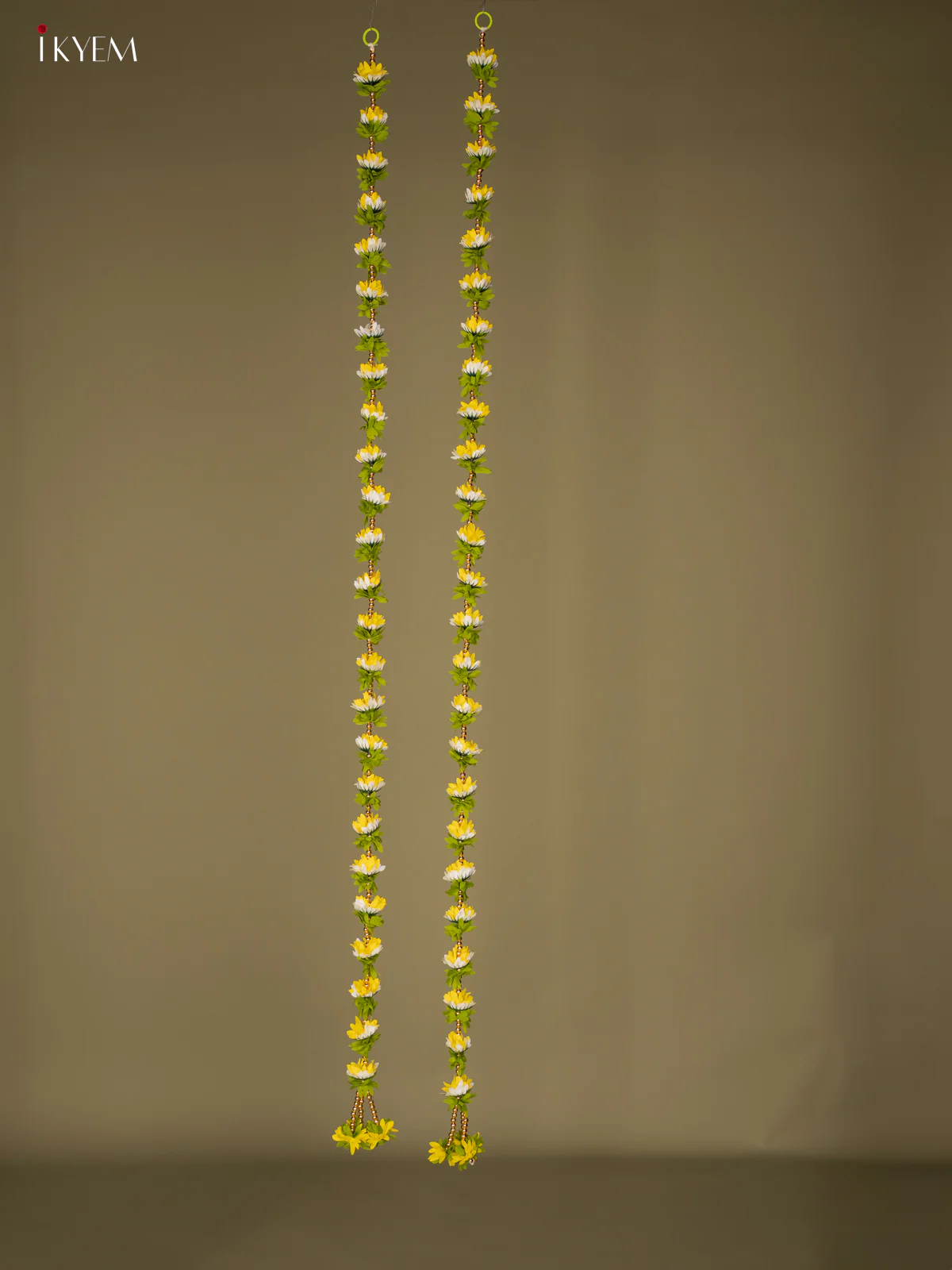 Artificial flowers Toran - yellow with white - 60 Inch - KG04142