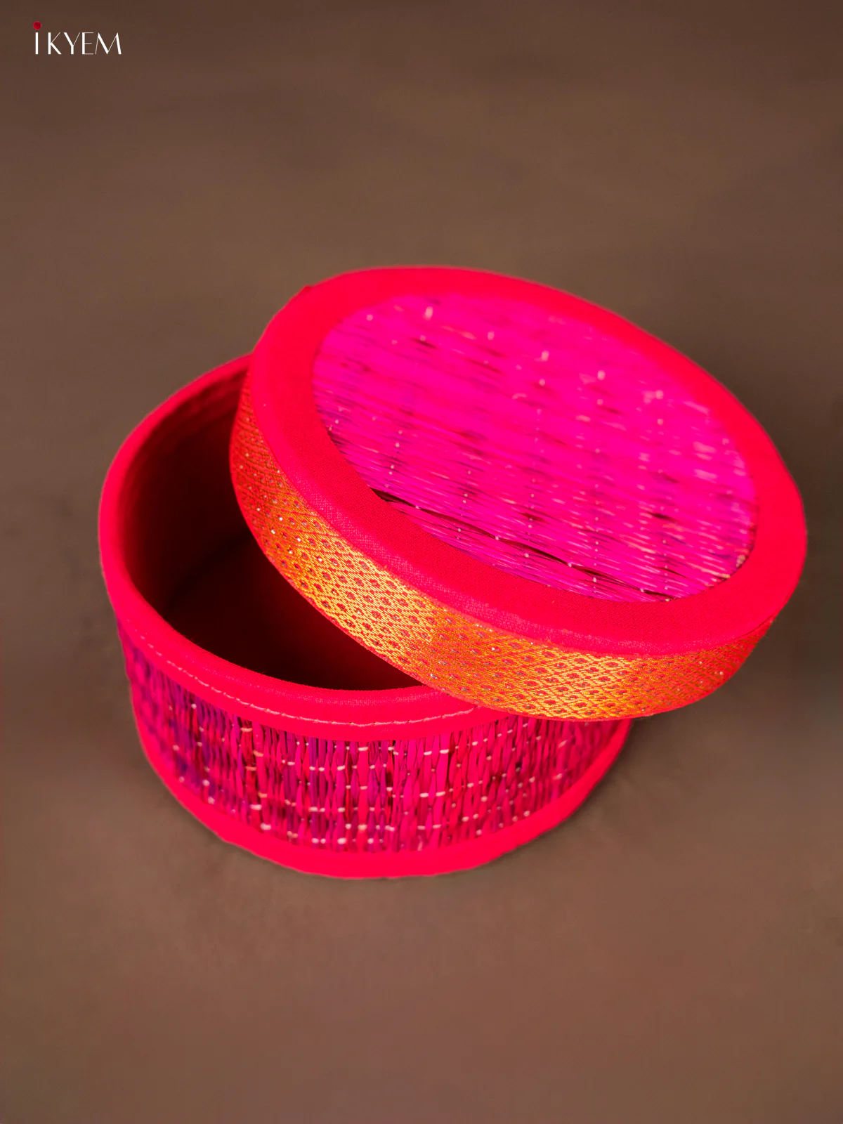 Round Korai Box with Zari borders - Pink - KH01120 - Image 4