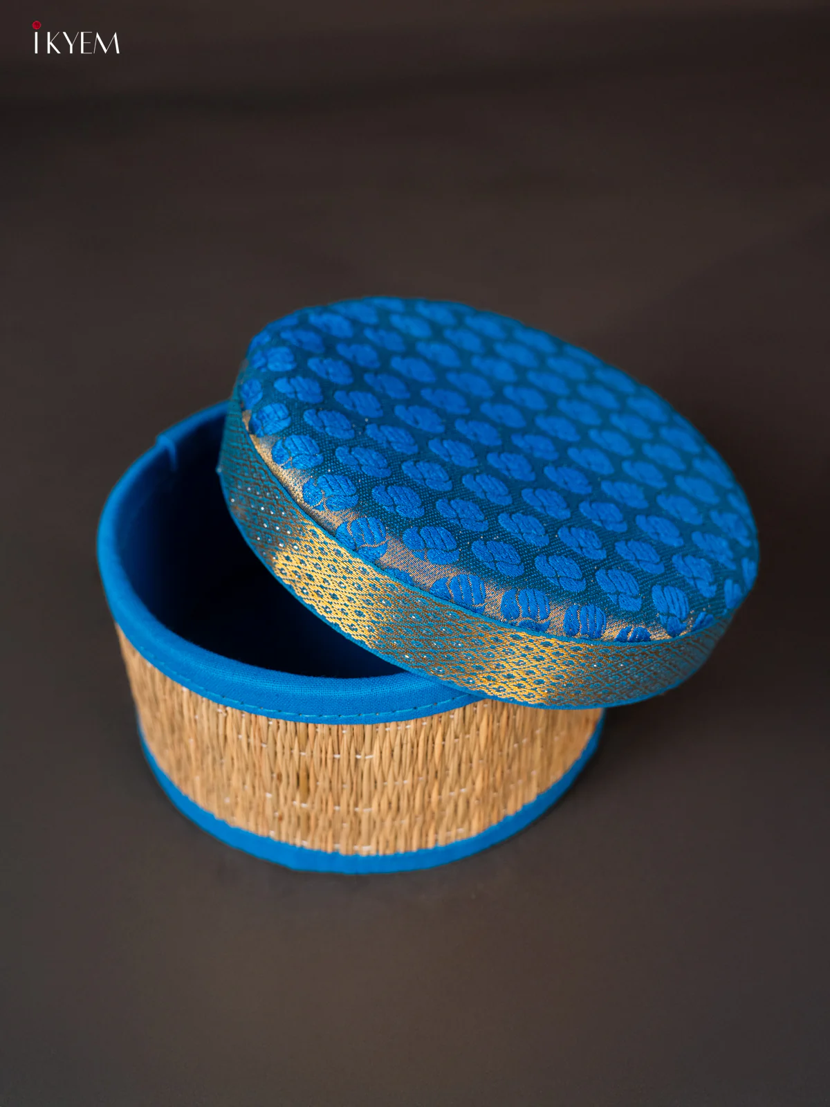 Round Korai Box with Banarasi Fabric Top - Cream - KH01139 - Image 3