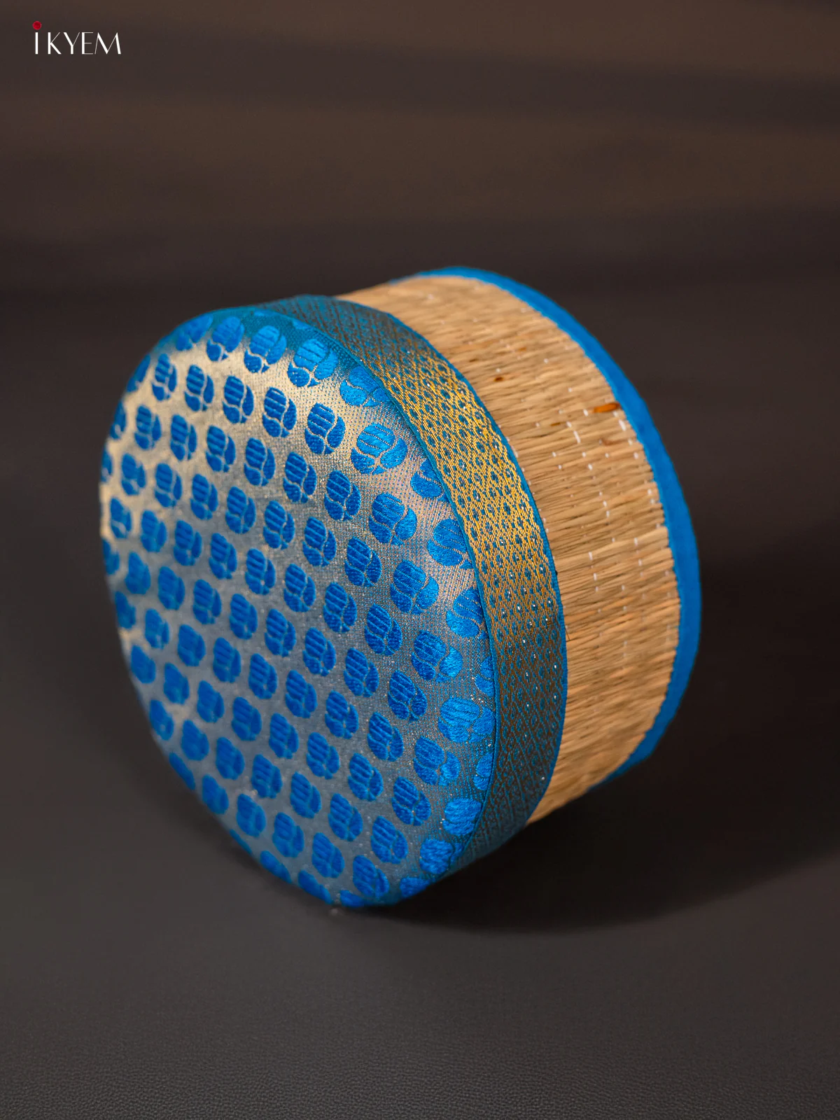 Round Korai Box with Banarasi Fabric Top - Cream - KH01139 - Image 4
