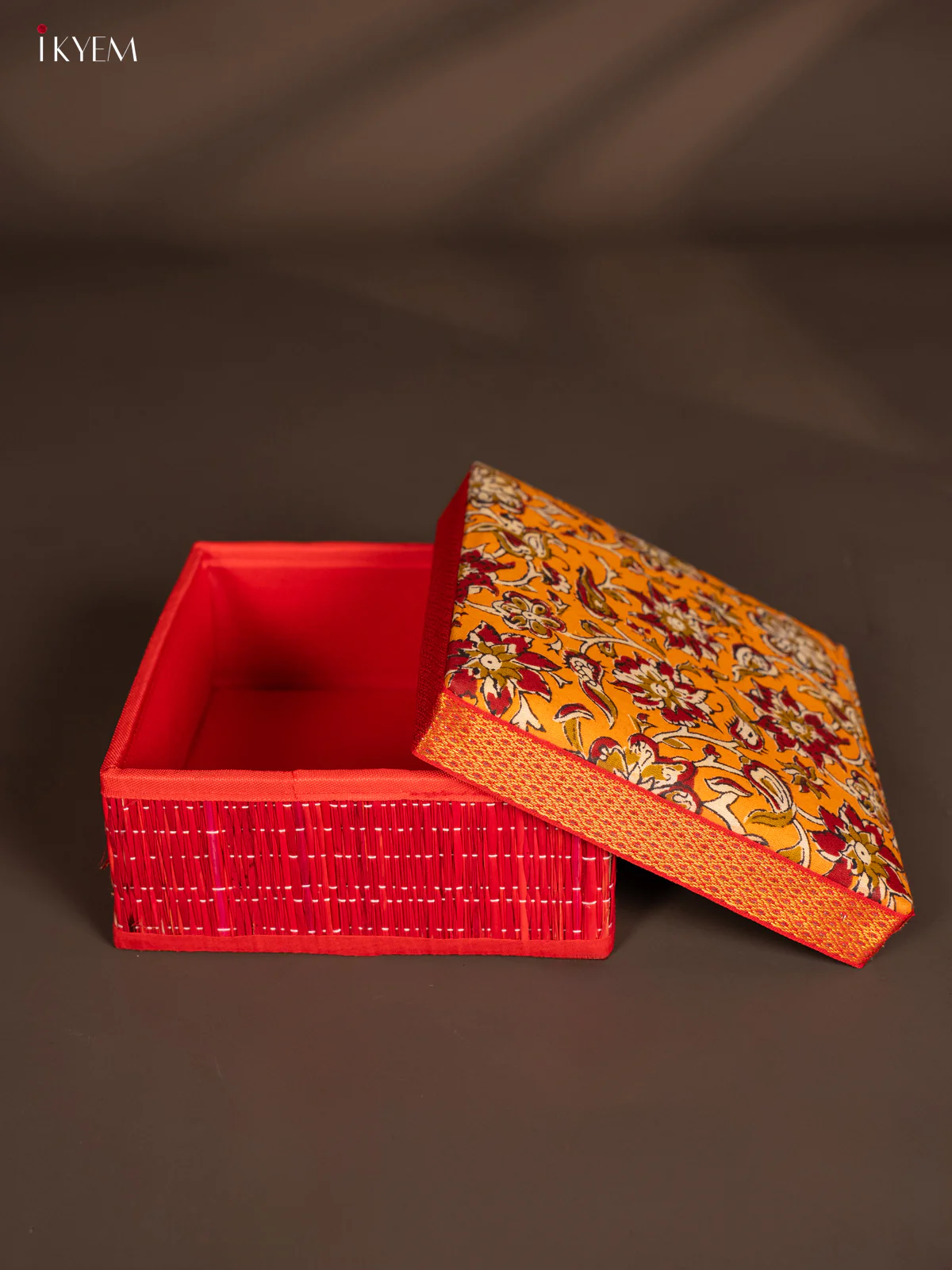 Korai Kalamkari square box - Red - 8*8 Inches - KH14162