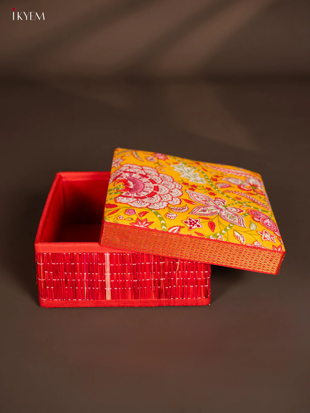 Korai Kalamkari square box - Red - 8*8 Inches - KH14163