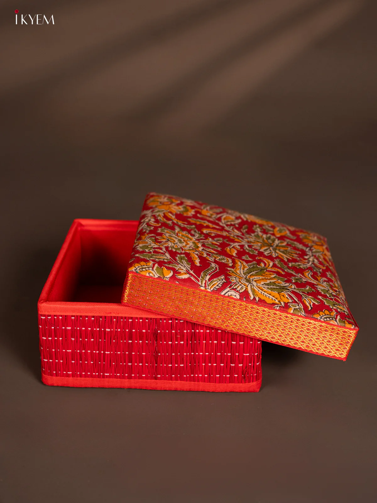 Korai Kalamkari square box - Red - 8*8 Inches - KH14167