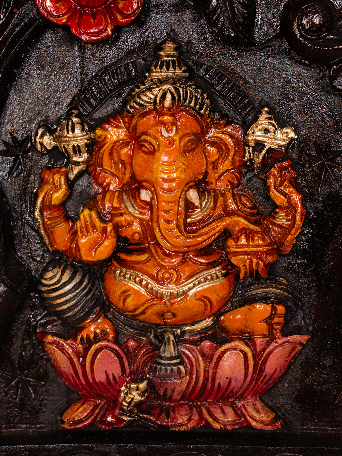 Wooden Hand Carved Painted Ganesha with Parrot Frame - KH30113 - Image 3