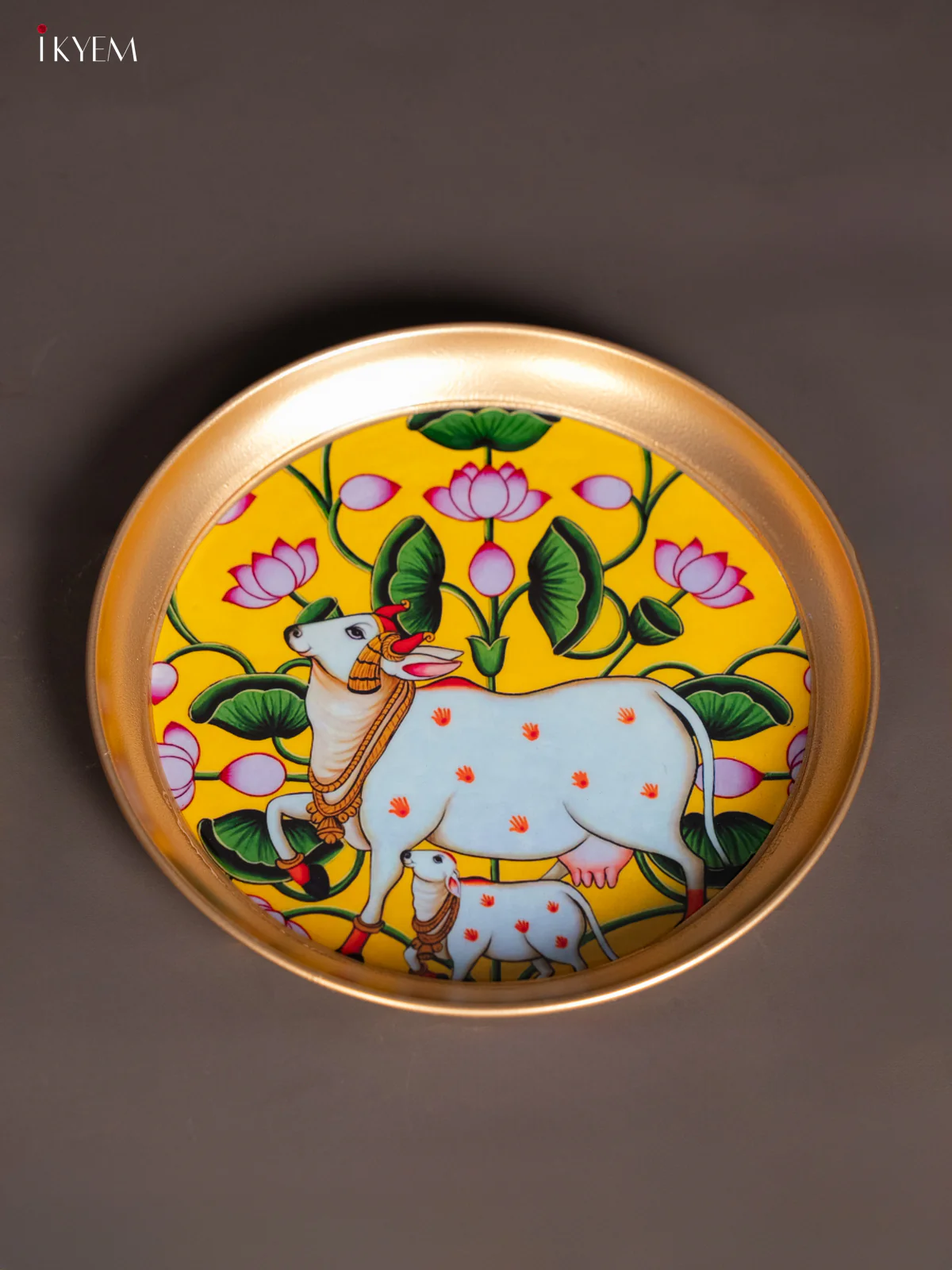 Brass Coated Plate Cow & calf- yellow - 8 Inches - KI06123 - Image 3