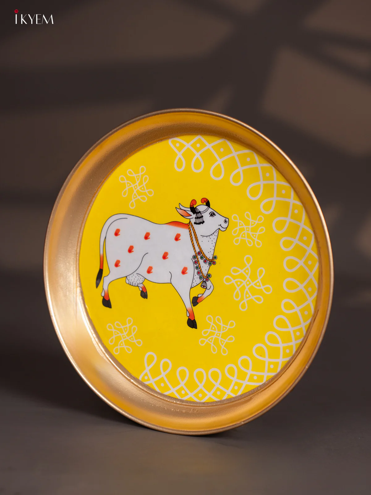 Brass Coated Plate Cow Kolam - yellow -8 Inches - KI06136 - Image 4