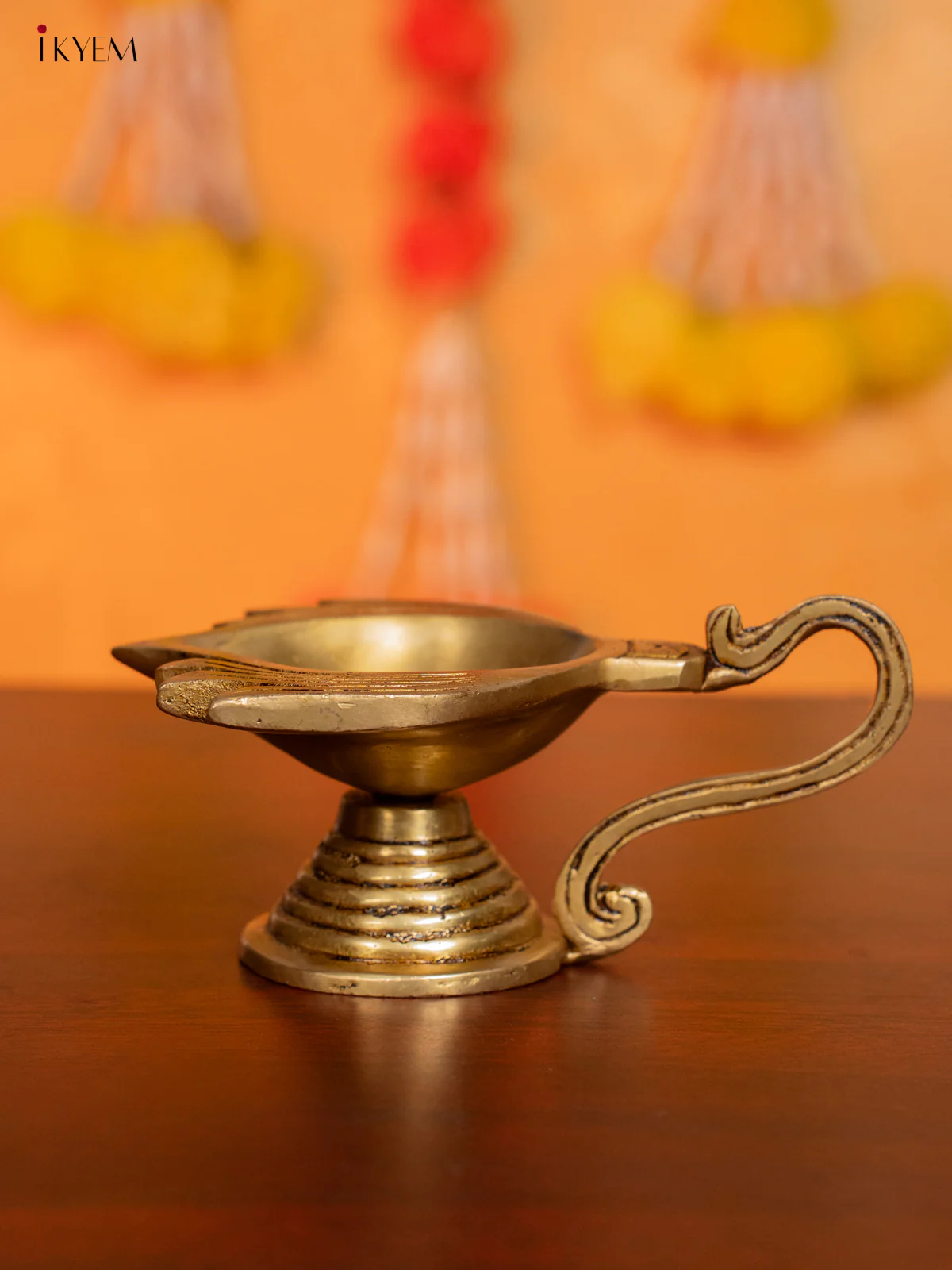 Brass Lotus Aarti Diya - 2 Inches - KI07121