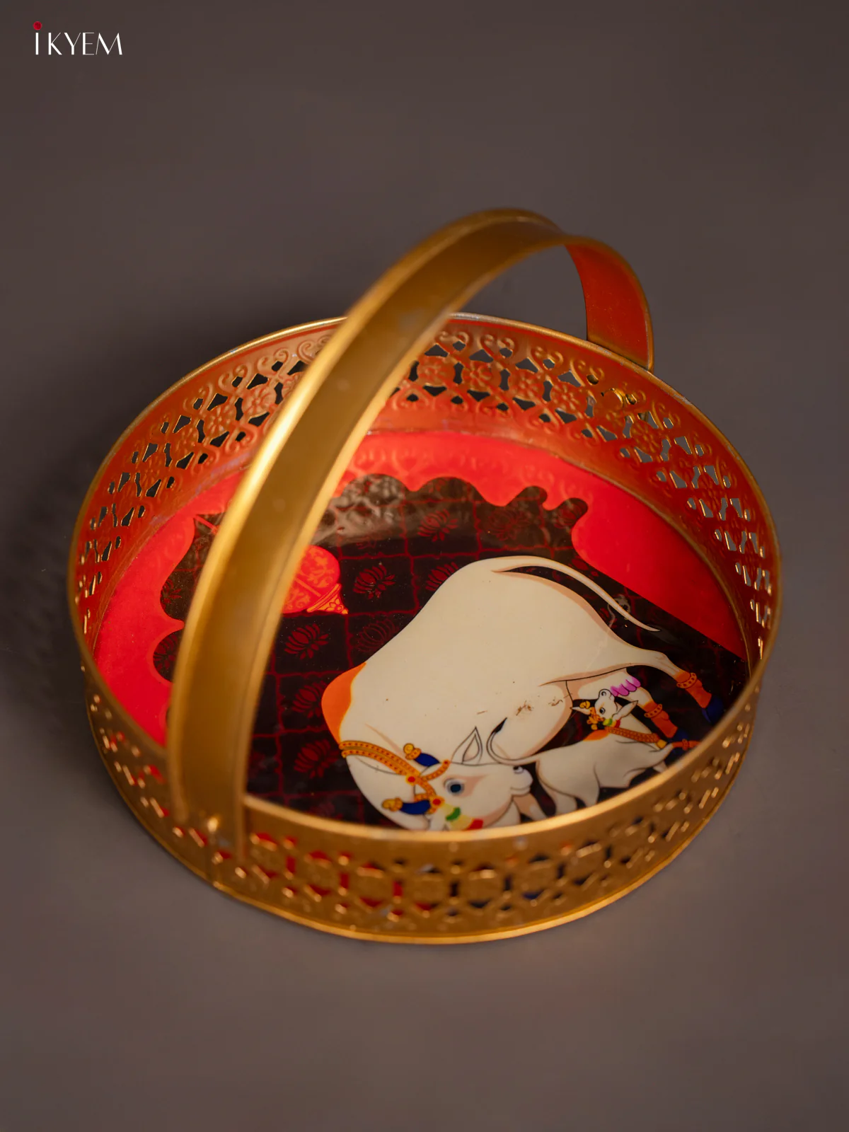 Cow & calf Printed Round Metal tray with handle - Brown & Red 8 Inches - KI07181
