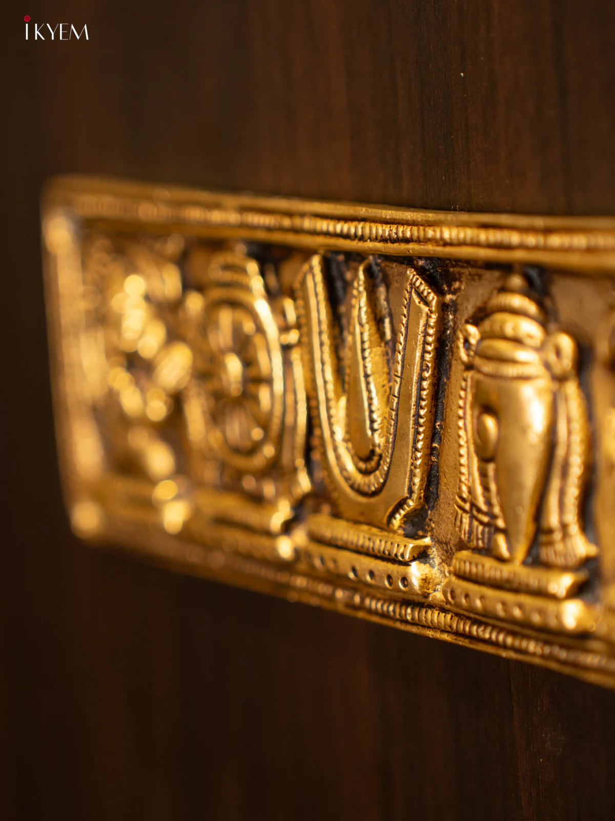 Brass Naam Shank Chakra Wall Hanging - KK26173 - Image 4