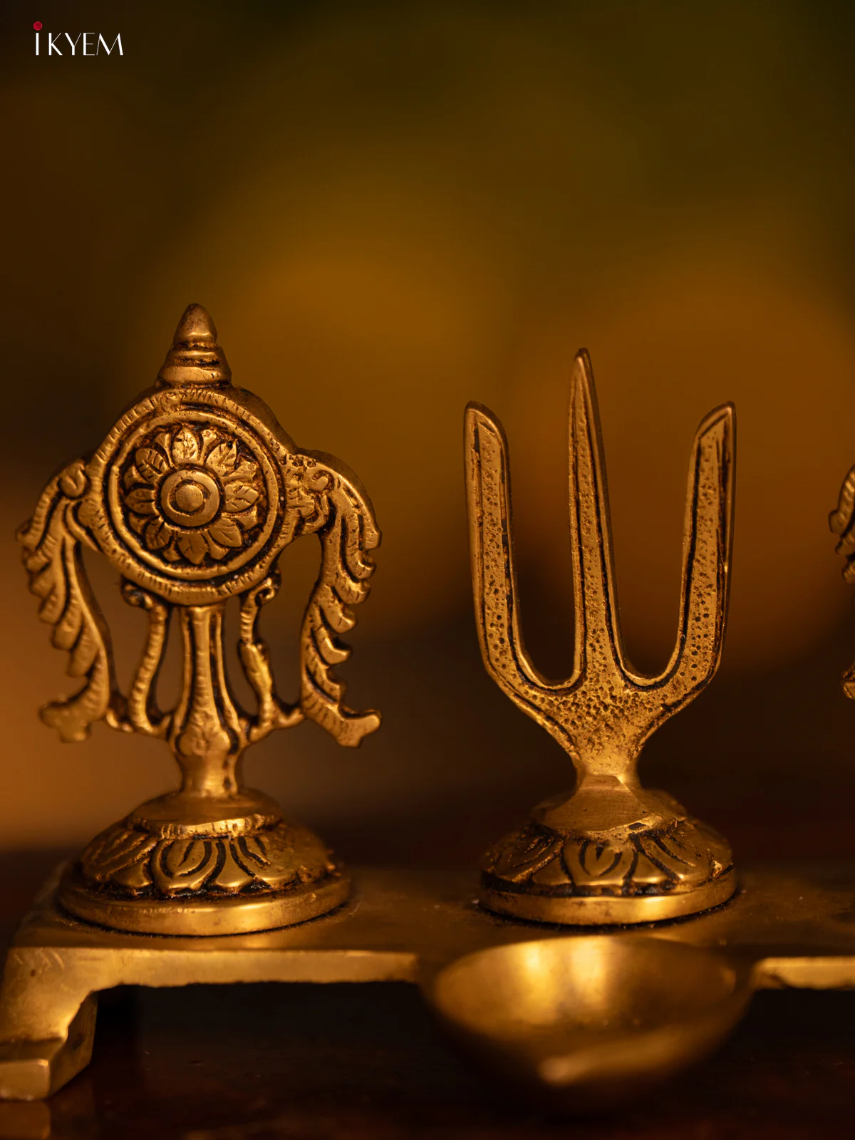 Brass Naam Shank Chakra Stand With Diya - KK26175 - Image 5