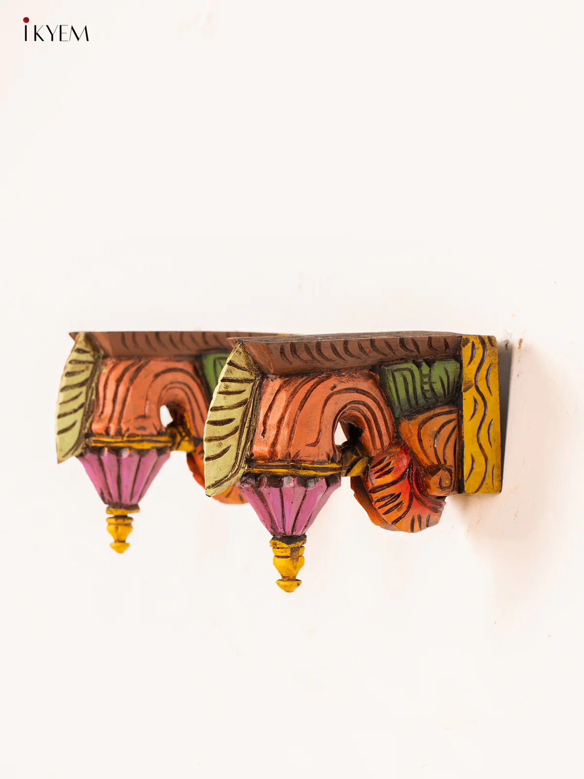 Hand-Painted Wooden Bodhil Wall Bracket - 7.5 Inch - KN01138