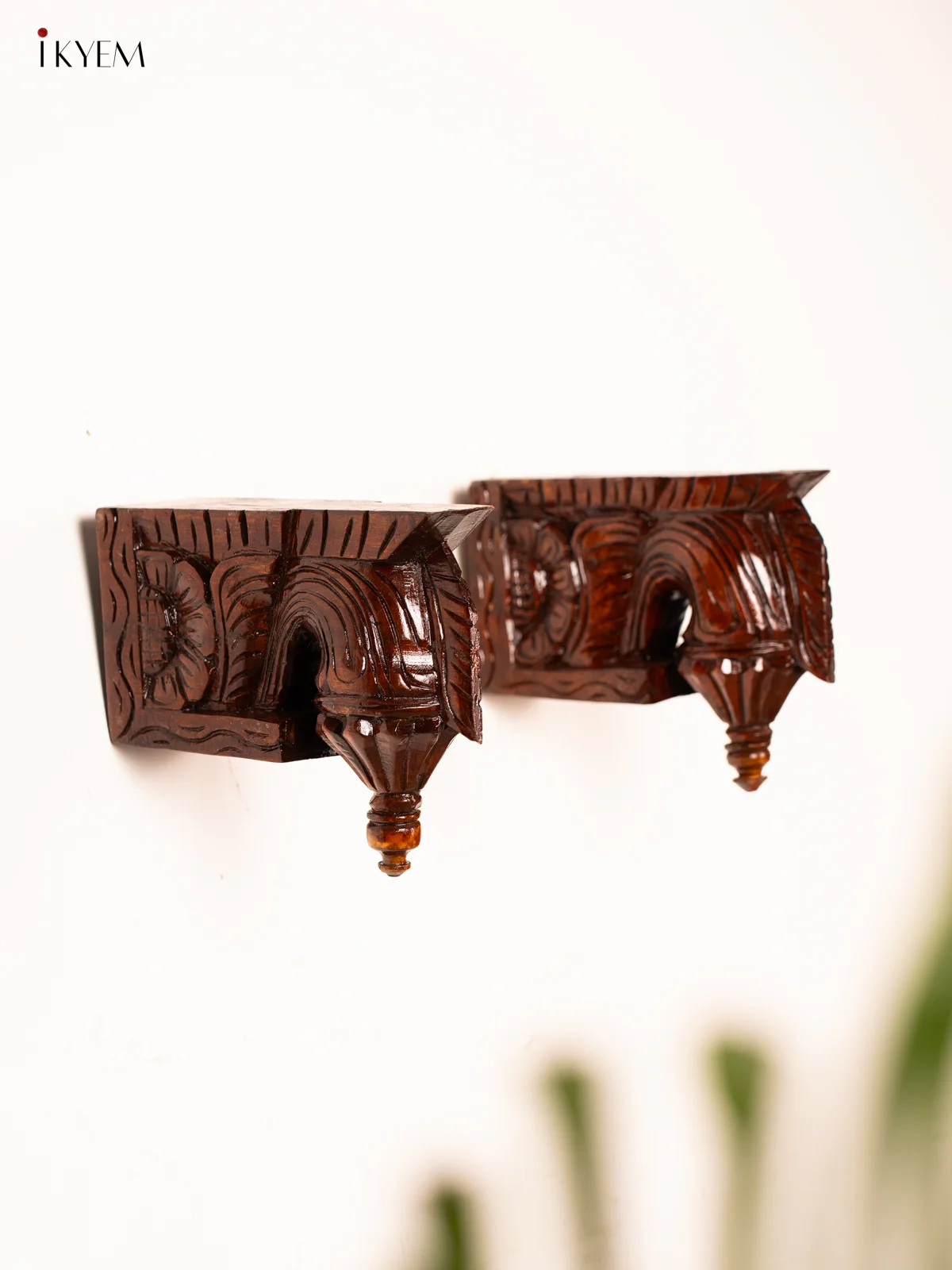 Hand‑Carved Wooden Bodhil Wall Bracket - 7.5 Inch - KN01143 - Image 3