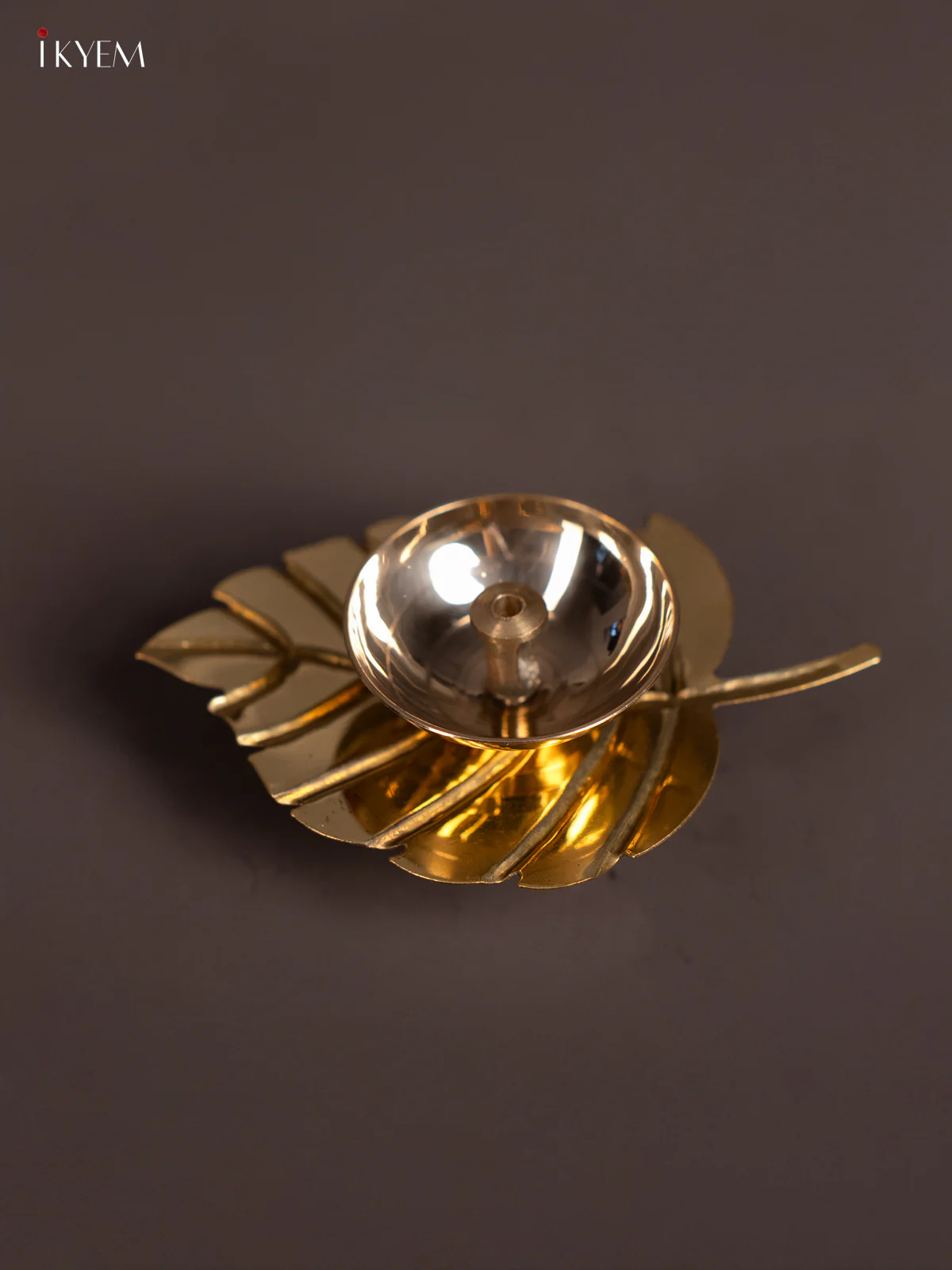 Brass Leaf Diya - 1.5 Inch - KN03124 - Image 3