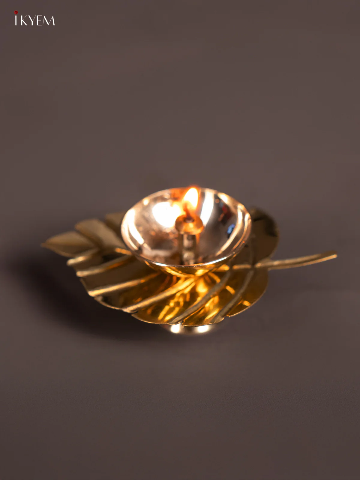 Brass Leaf Diya - 1.5 Inch - KN03124 - Image 4
