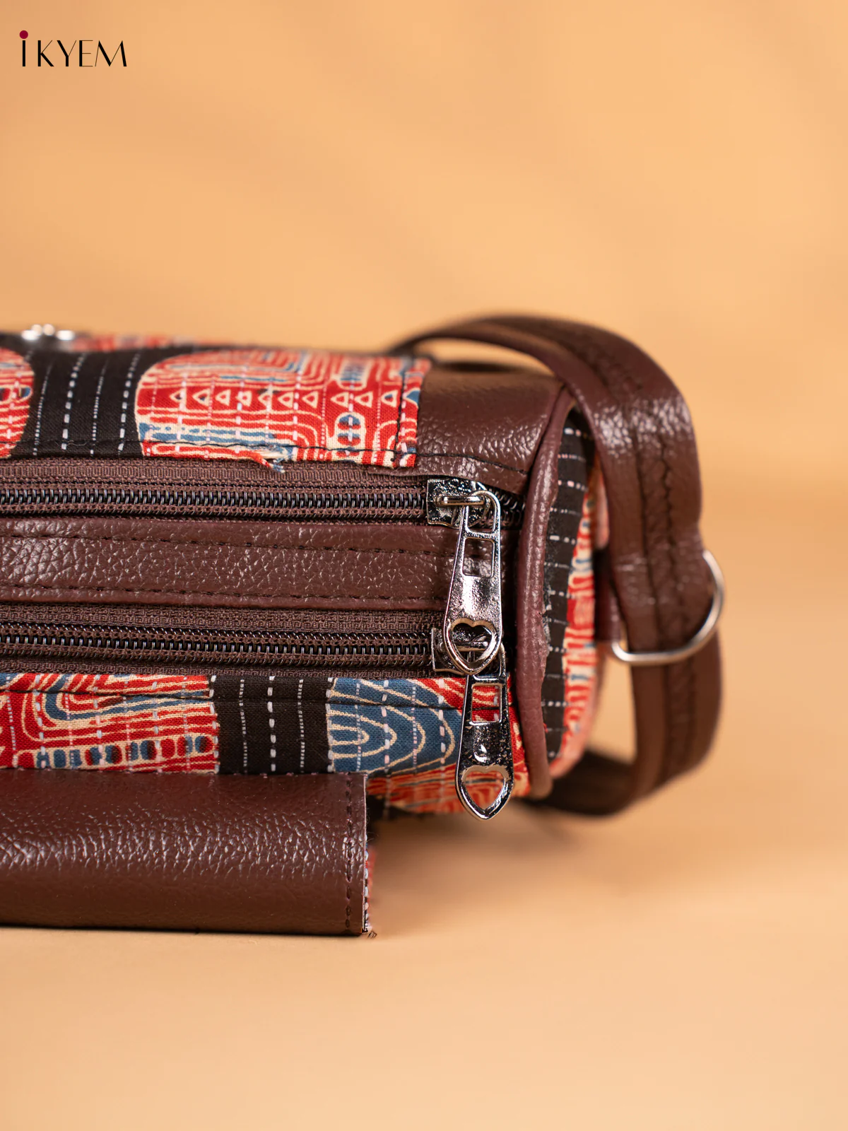 Printed Flap Sling Bag - Black & Red - KN05140 - Image 3