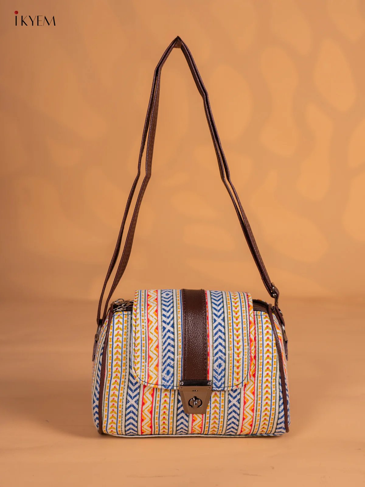 Printed Gusset & Flap Sling Bag - Multicolour - KN05148