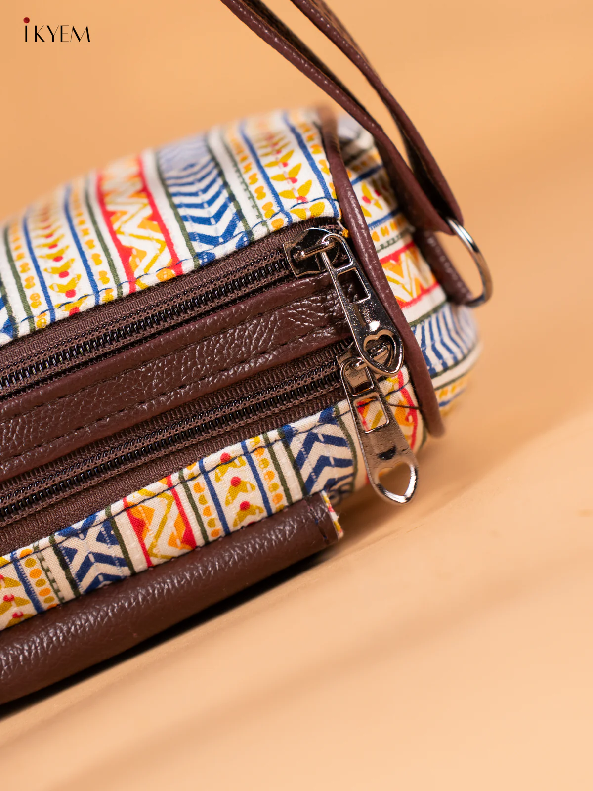 Printed Gusset & Flap Sling Bag - Multicolour - KN05148 - Image 4
