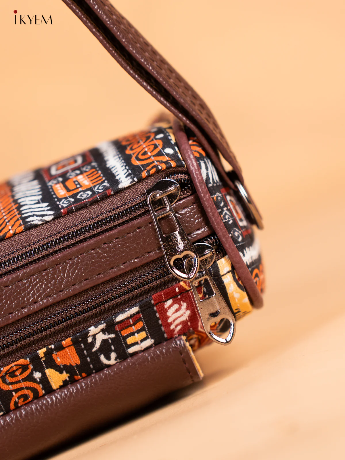 Printed Gusset & Flap Sling Bag - Multicolour - KN05153 - Image 4