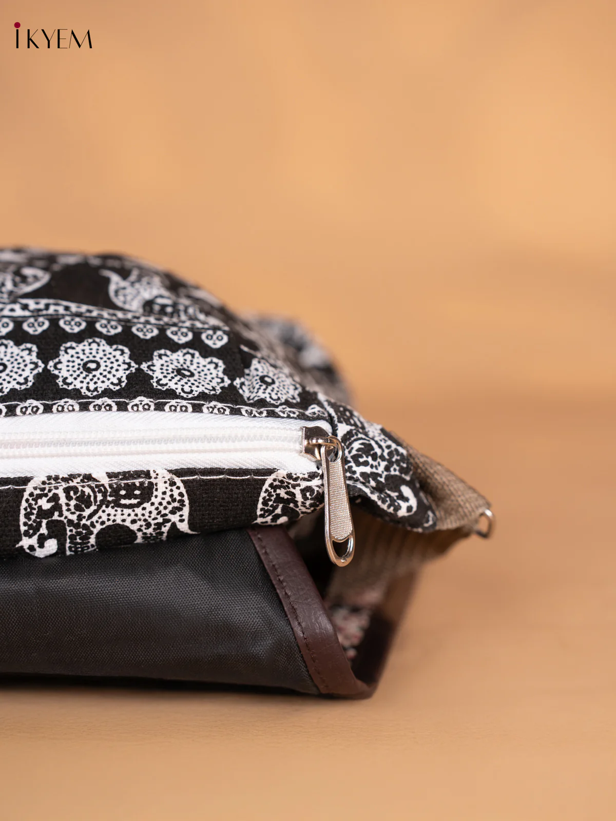 Elephant Design Crossbody Bag - Black - KN05167 - Image 3