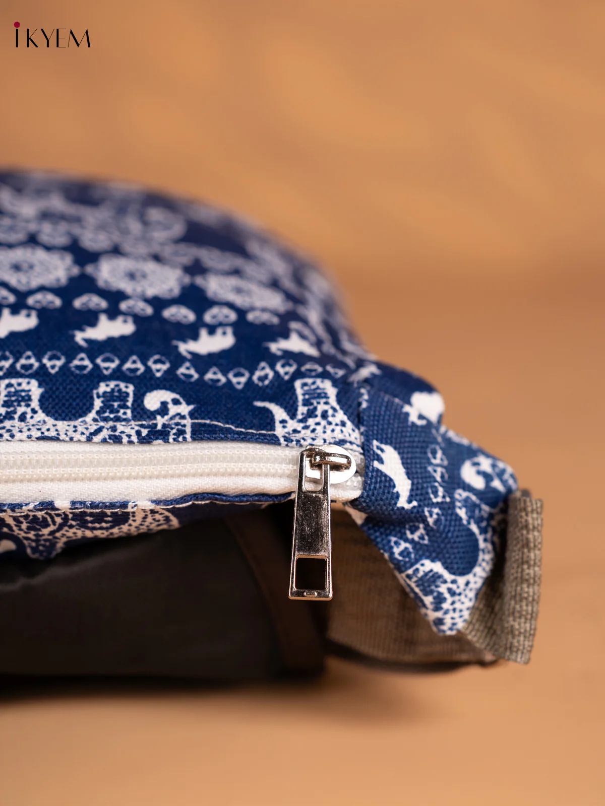 Elephant Design Crossbody Bag - Blue - KN05168 - Image 3