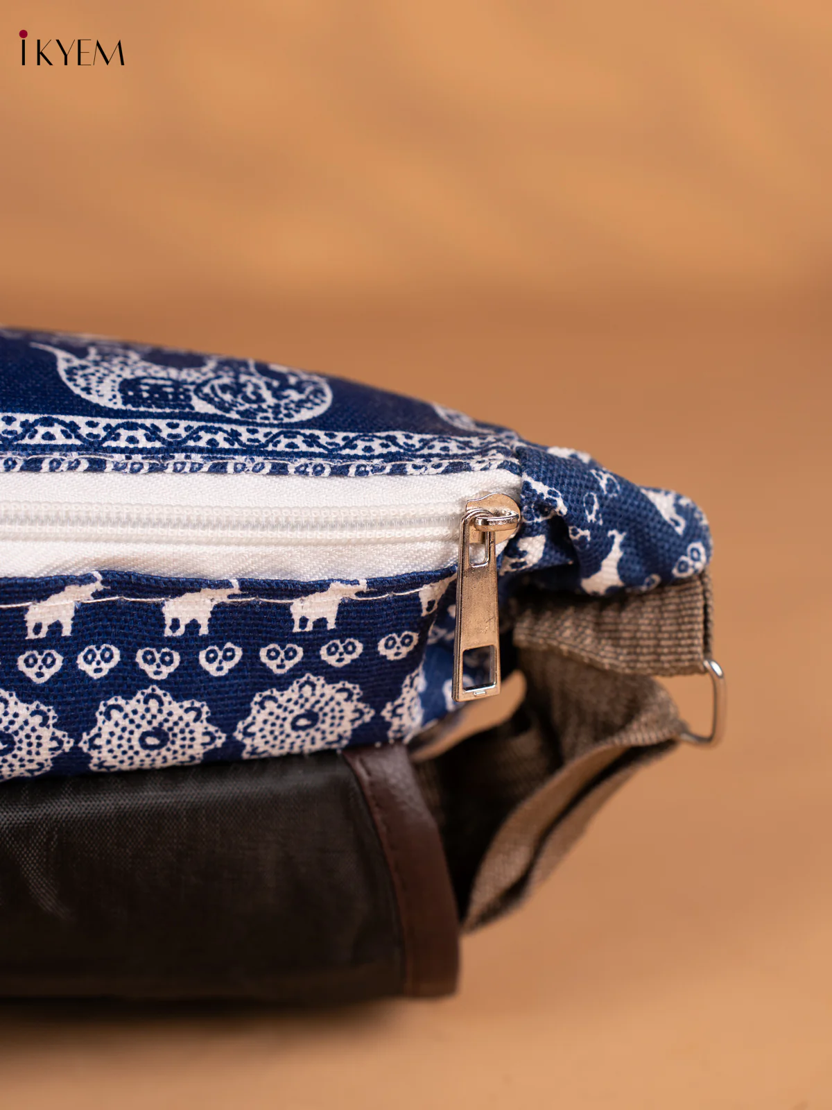 Elephant Design Crossbody Bag - Blue - KN05172 - Image 3